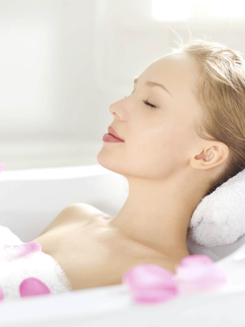 8 ingrediente pentru cea mai relaxanta baie