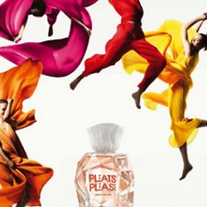 (P) Pleats Please, parfumul care da vietii culoare