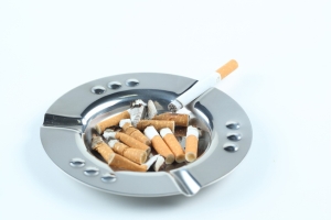 Fumezi tigari electronice? Atentie la riscuri!