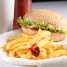 Afla de ce mananci mai mult la fast-food