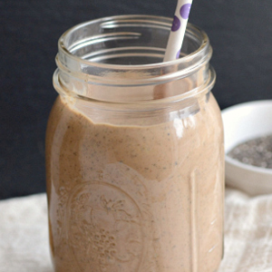 Smoothie energizant cu ciocolata si seminte de floarea soarelui