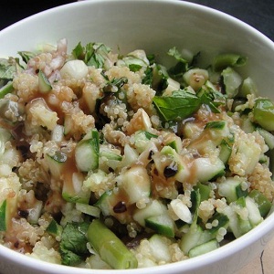 Salata cu quinoa pe care o adora Jennifer Aniston