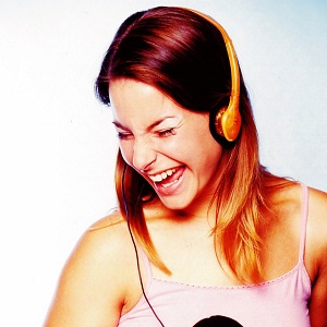 10 melodii pentru playlist-ul din august
