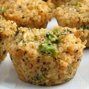 Gustari cu broccoli, quinoa si branza Cheddar
