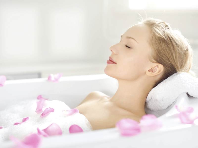 8 ingrediente pentru cea mai relaxanta baie