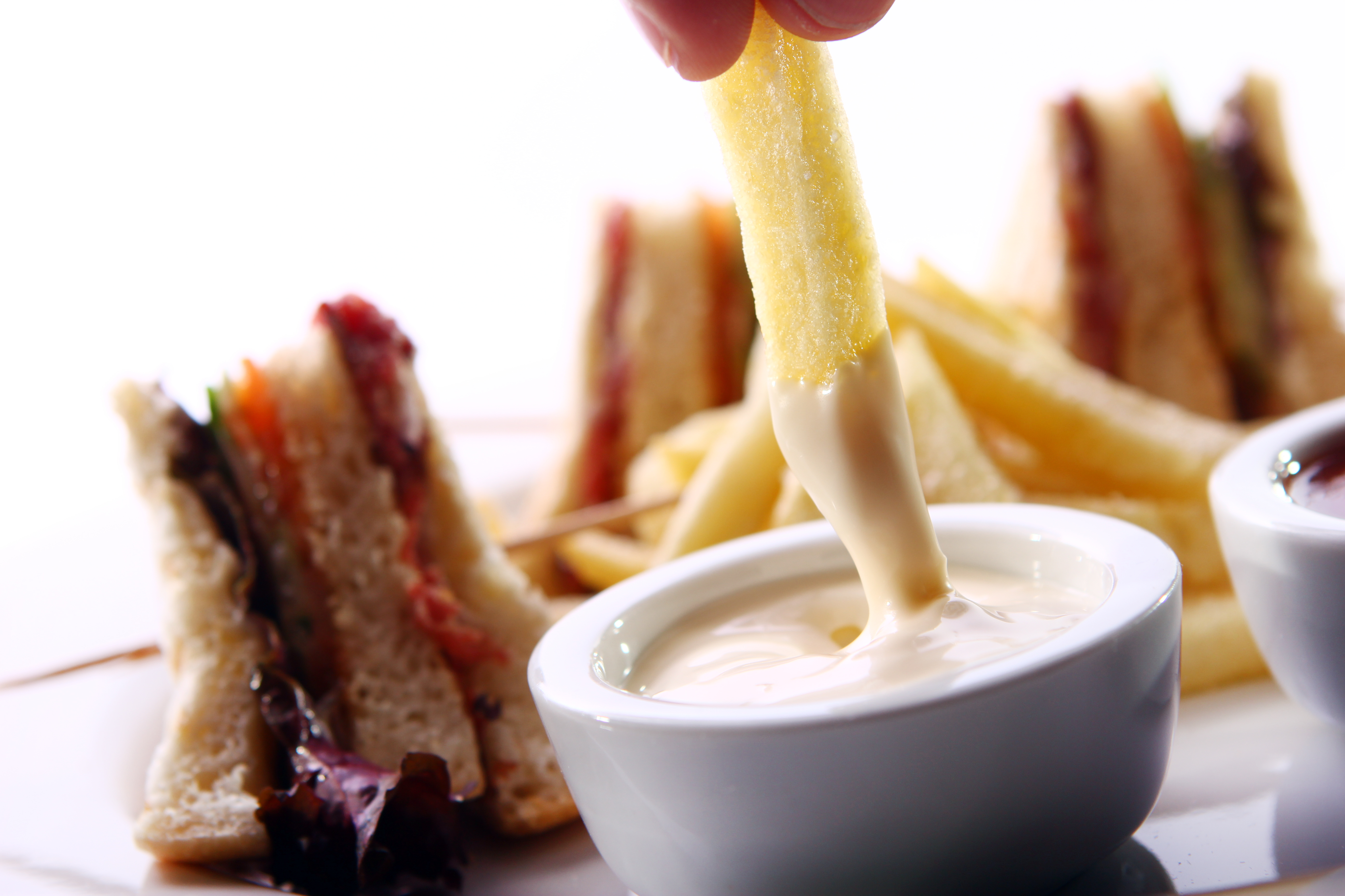 Cât de periculoasă este maioneza de la fast-food