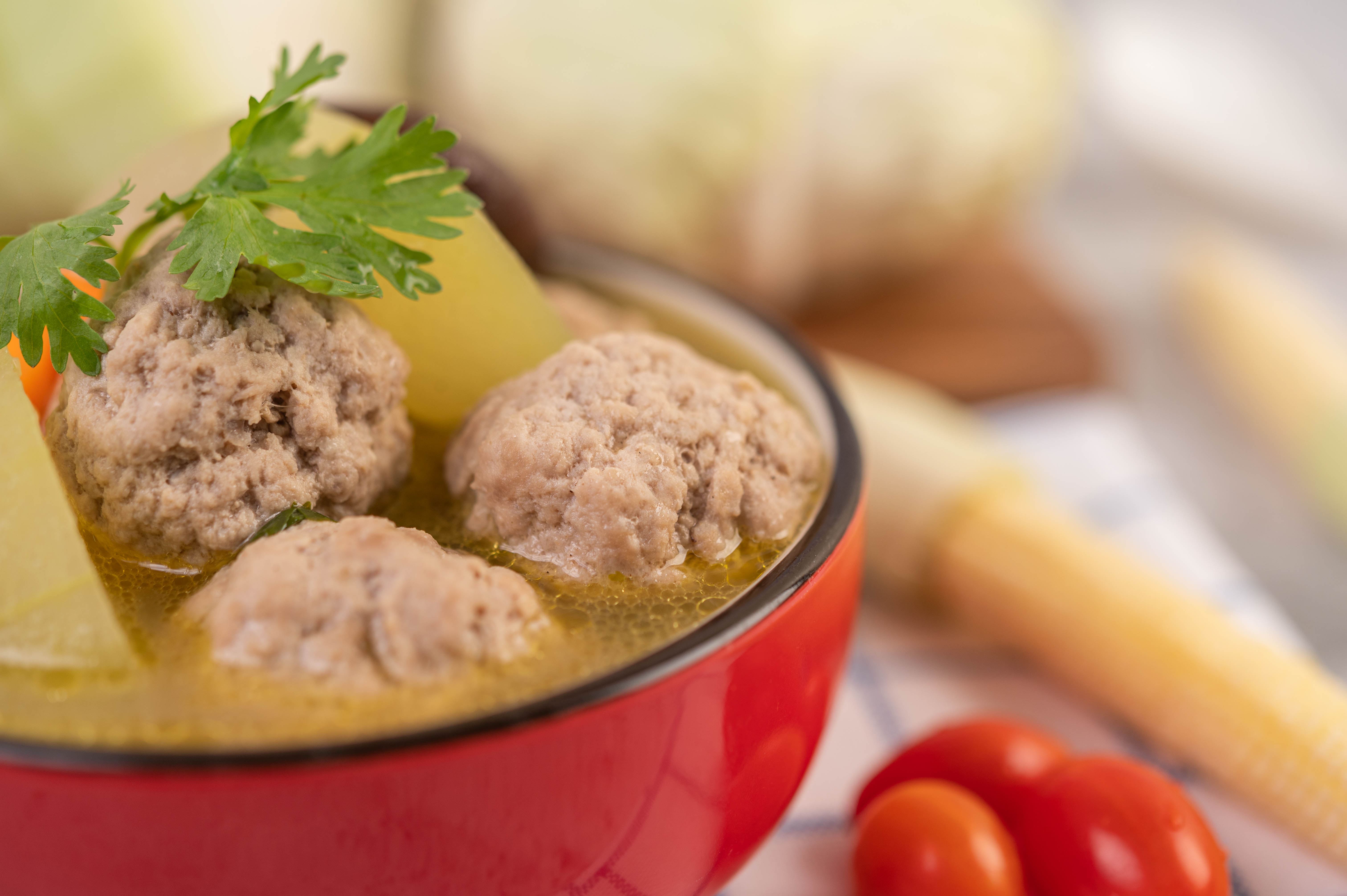 Câte calorii are ciorba de perișoare din comerț. E plină de aditivi și zahăr