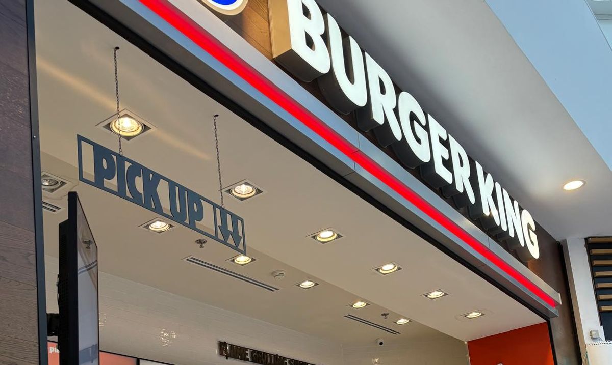 ANPC a găsit bacterii coliforme şi Escherichia coli, în cuburile de gheață de la Burger King