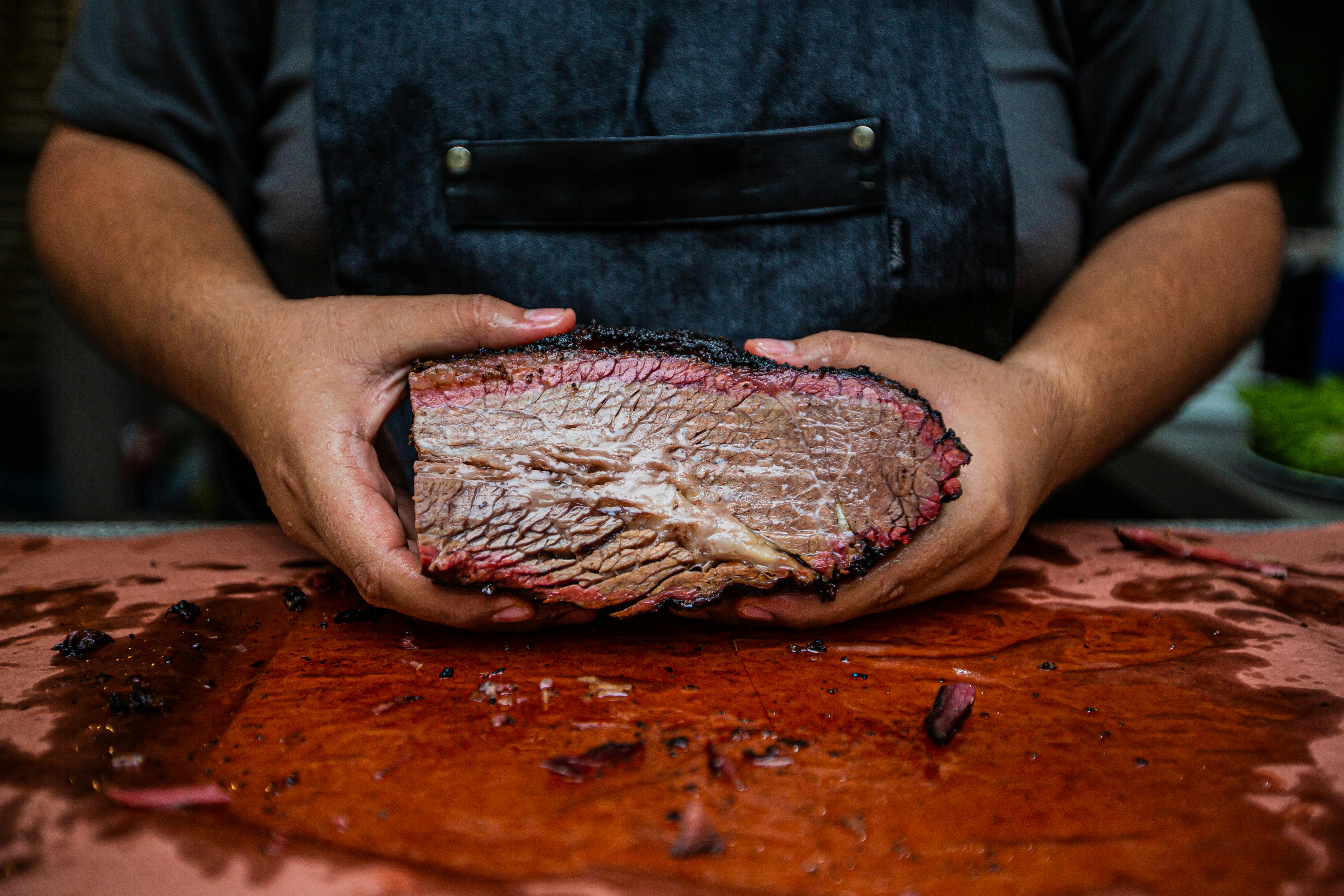 Dieta carnivoră. Tot ce trebuie să afli dacă vrei să mănânci doar carne