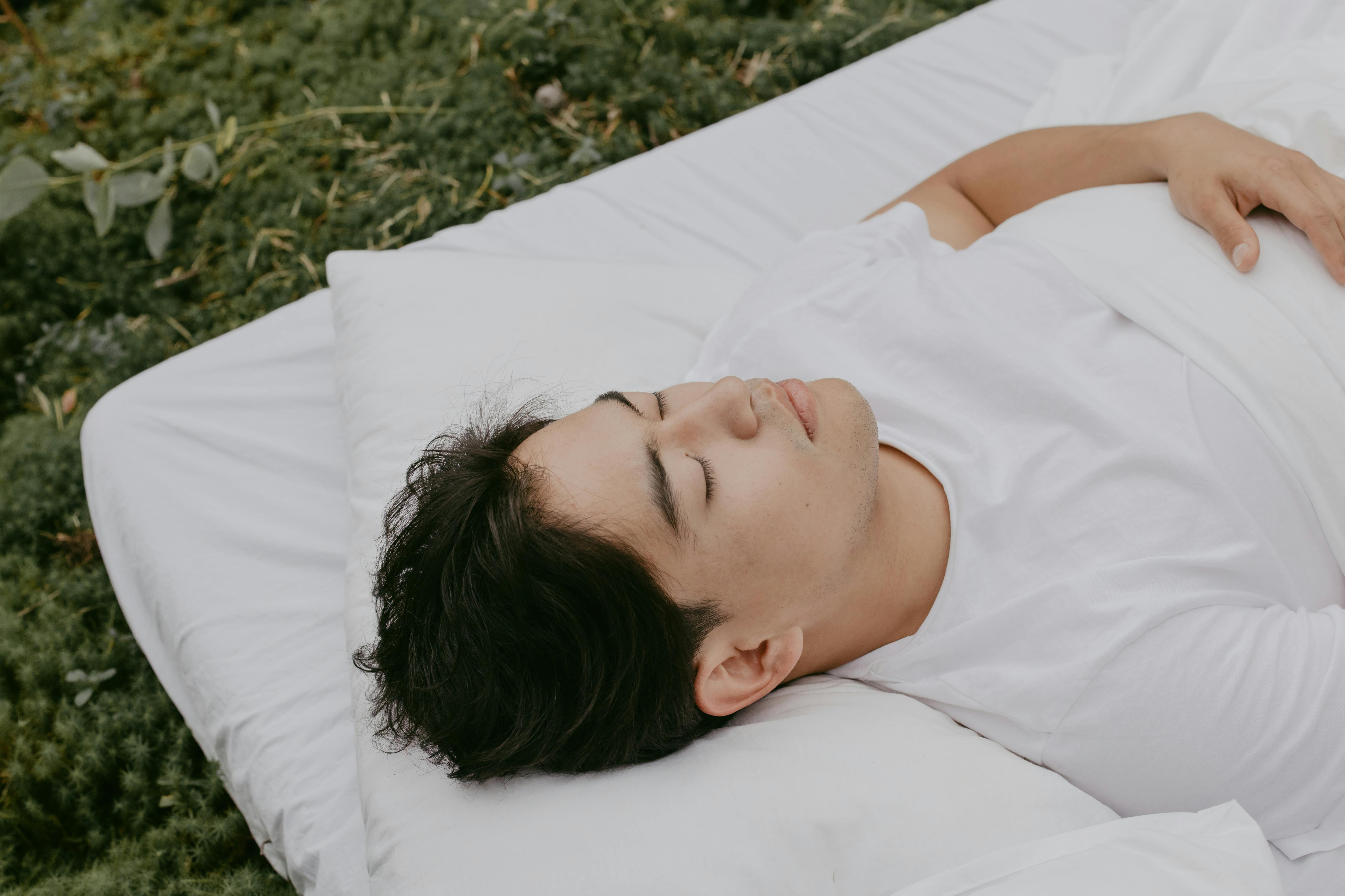 Nu te stresa dacă te distrag gândurile de la meditație. sursa foto pexels.com