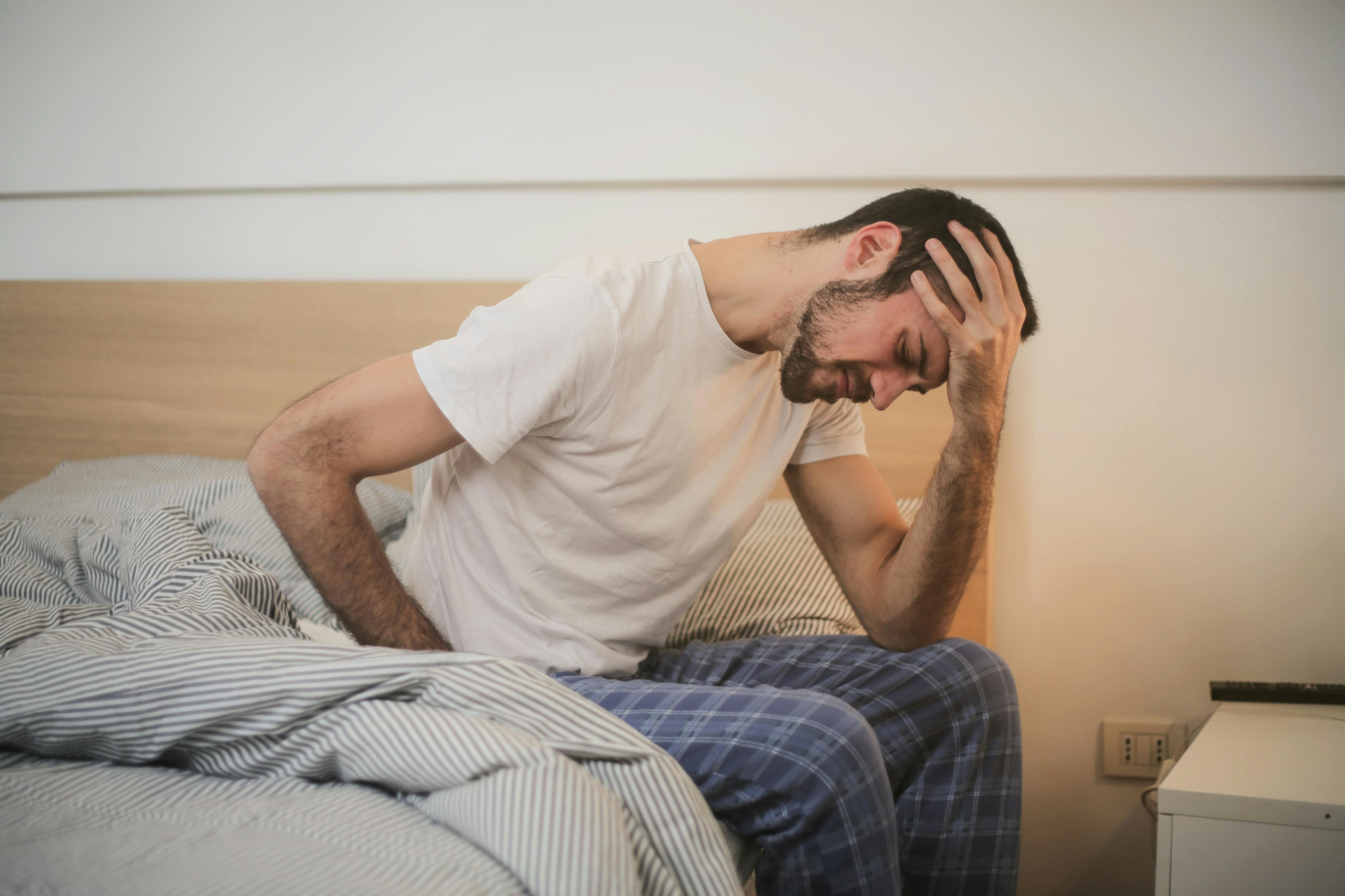 Migrenele pot apărea și dacă nu consumi suficientă apă. sursa foto pexels.com