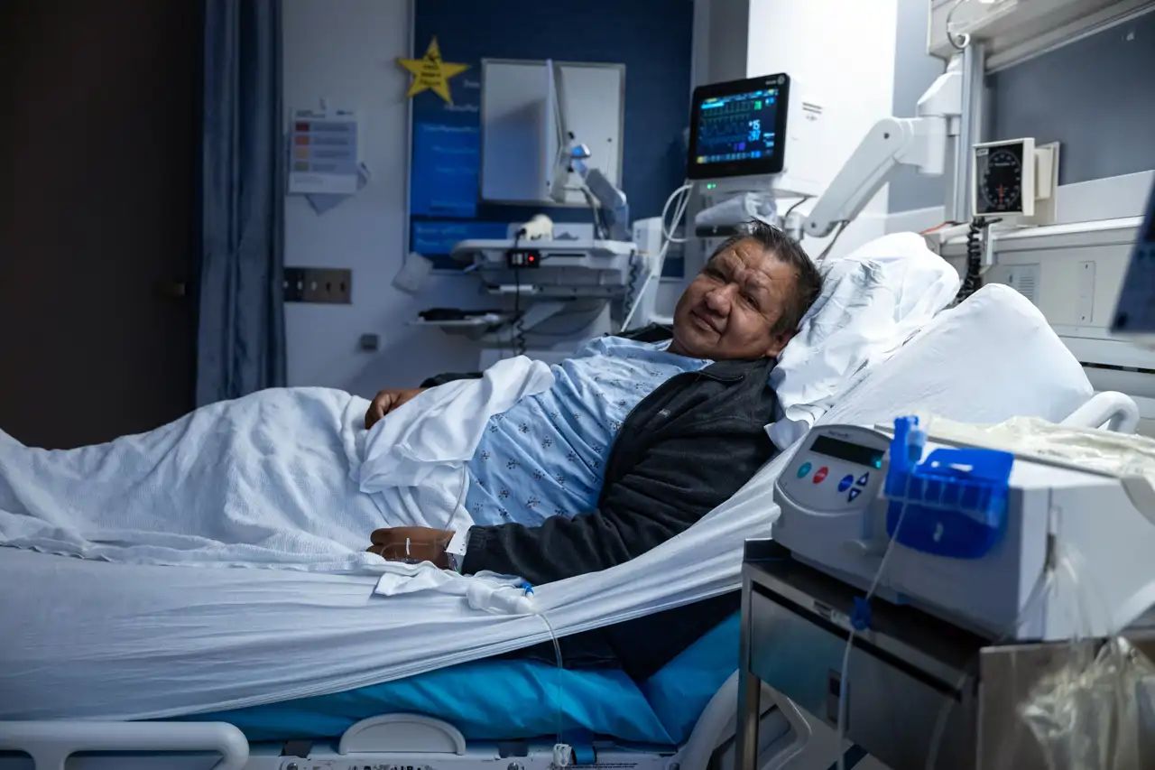 Oscar Larrainzar, în vârstă de 41 de ani, poate urina normal. sursa foto Nick Carranza UCLA Health