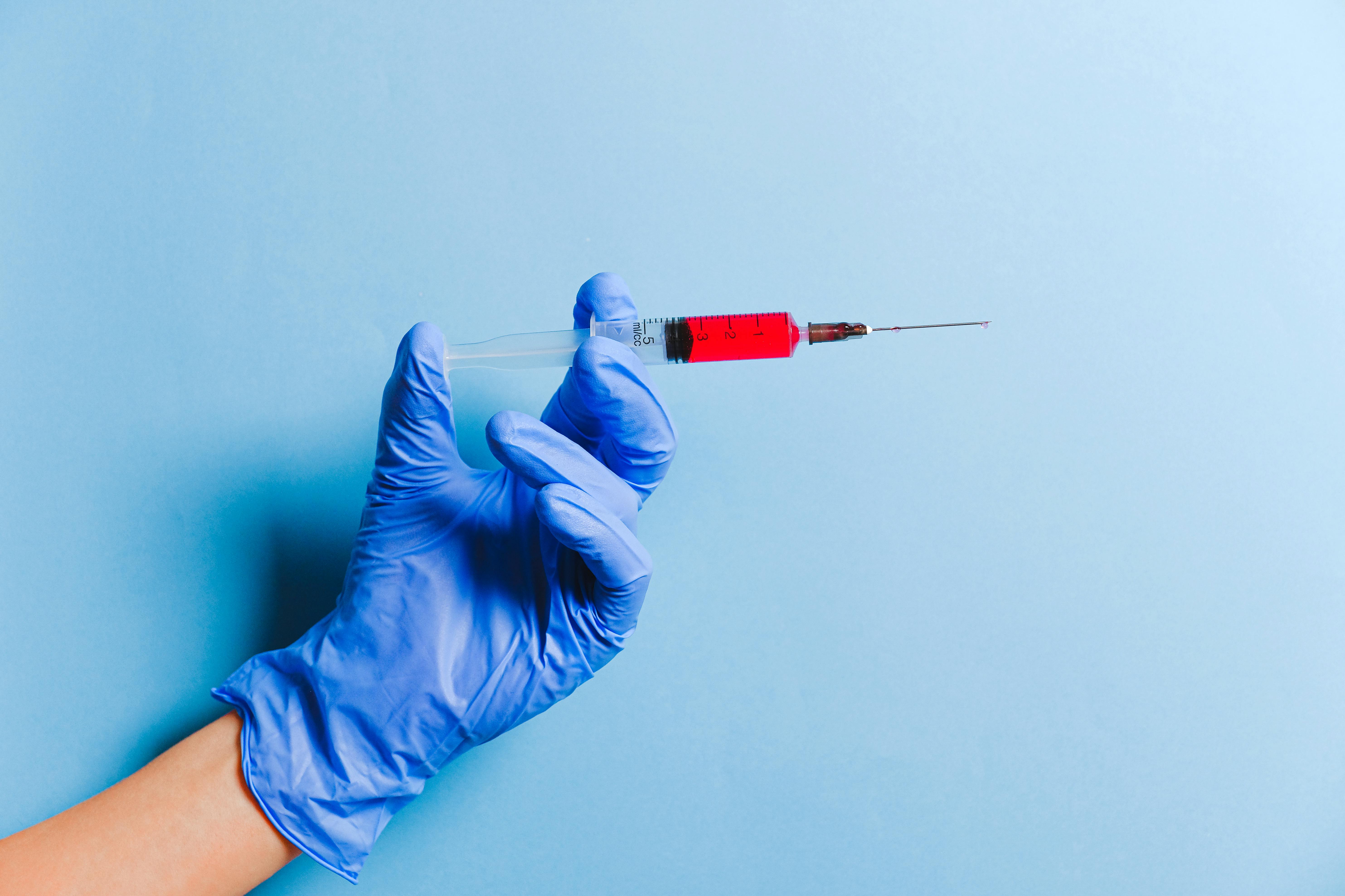 Simptomele pot include secreții verzi sau galbene, dureri la urinare, dureri și disconfort rectal. sursa foto pexels.com