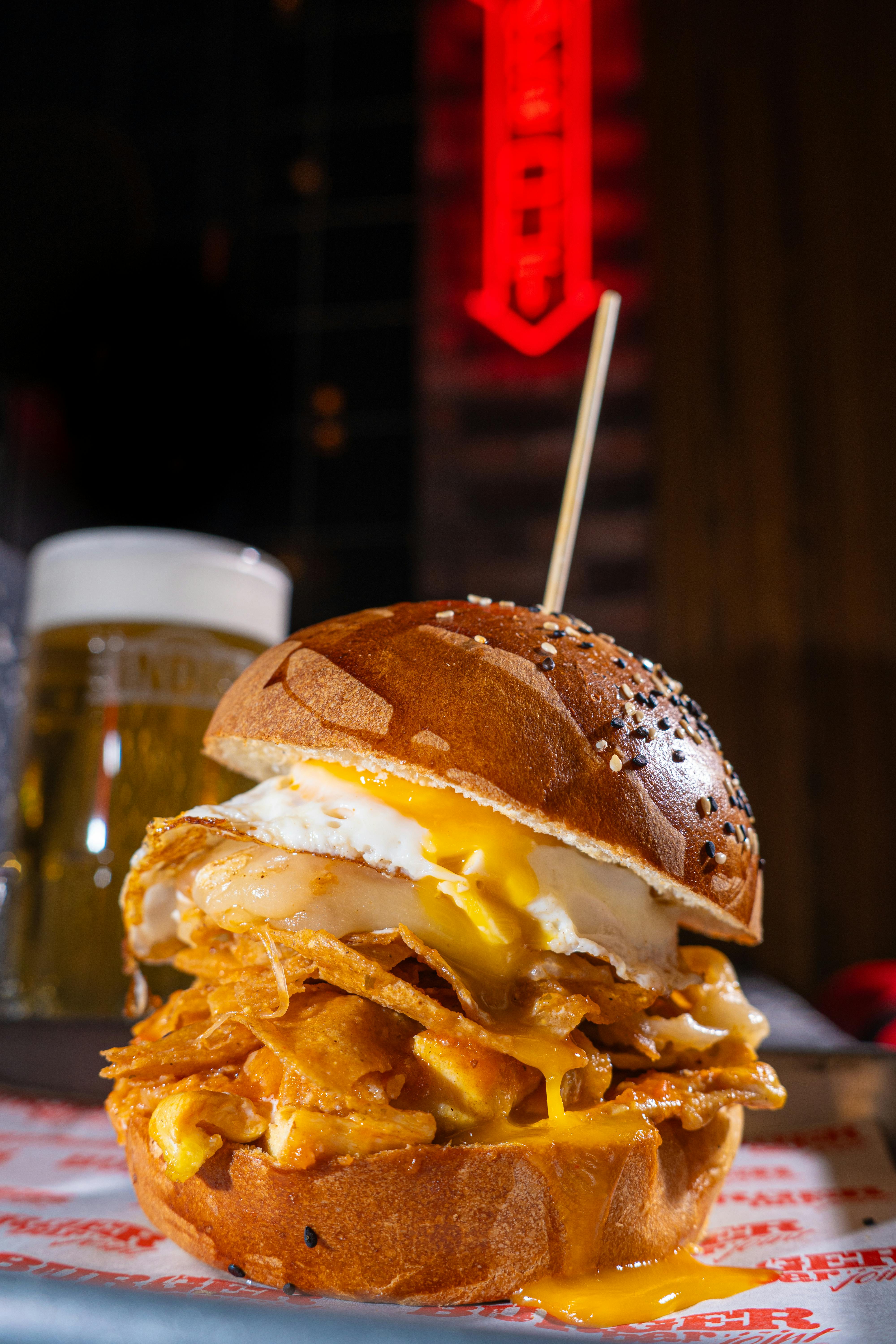 Cum organizezi un burger bar de succes. sursa foto pexels.com