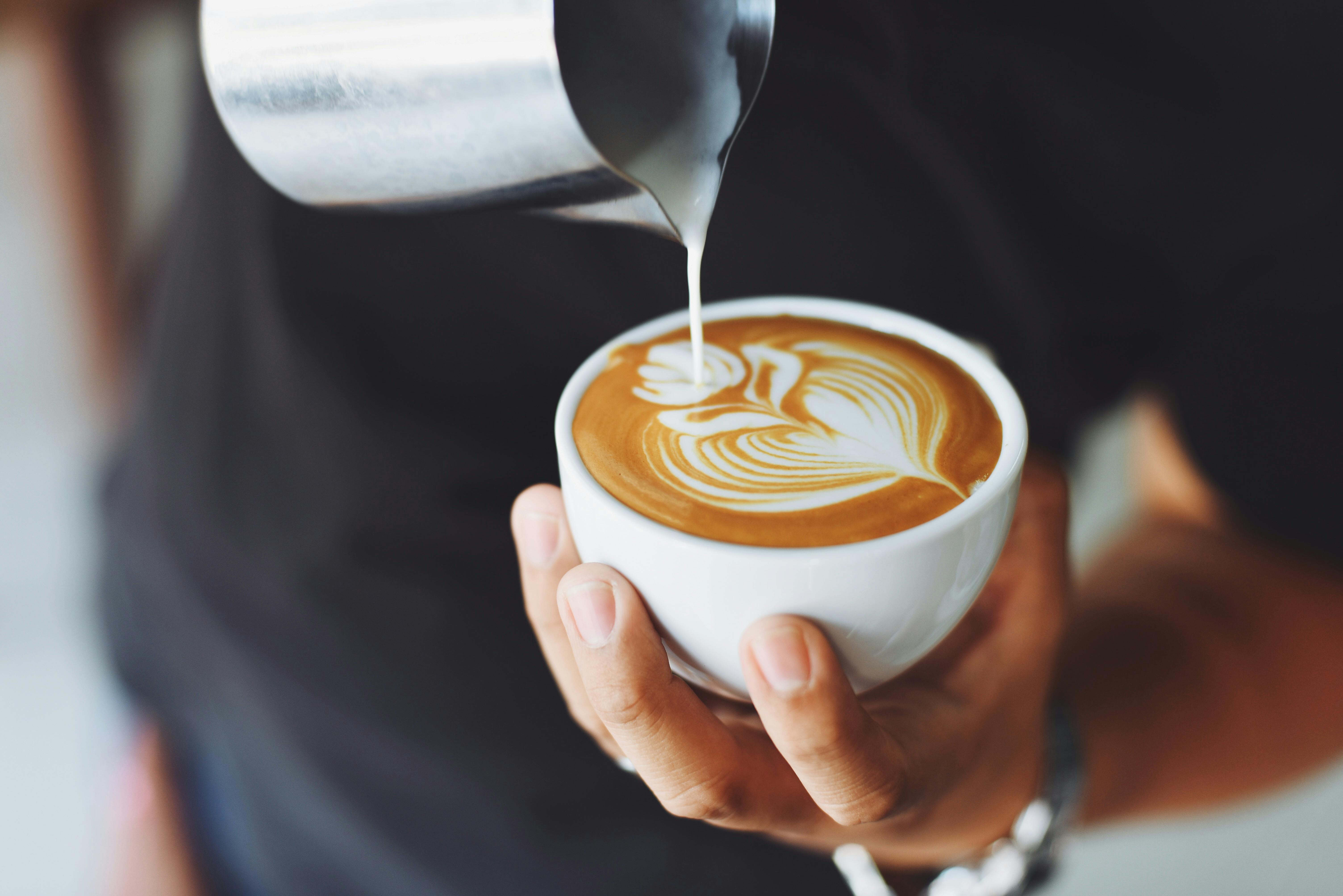 Cafeaua, mai eficientă decât ceaiul. sursa foto pexels.com