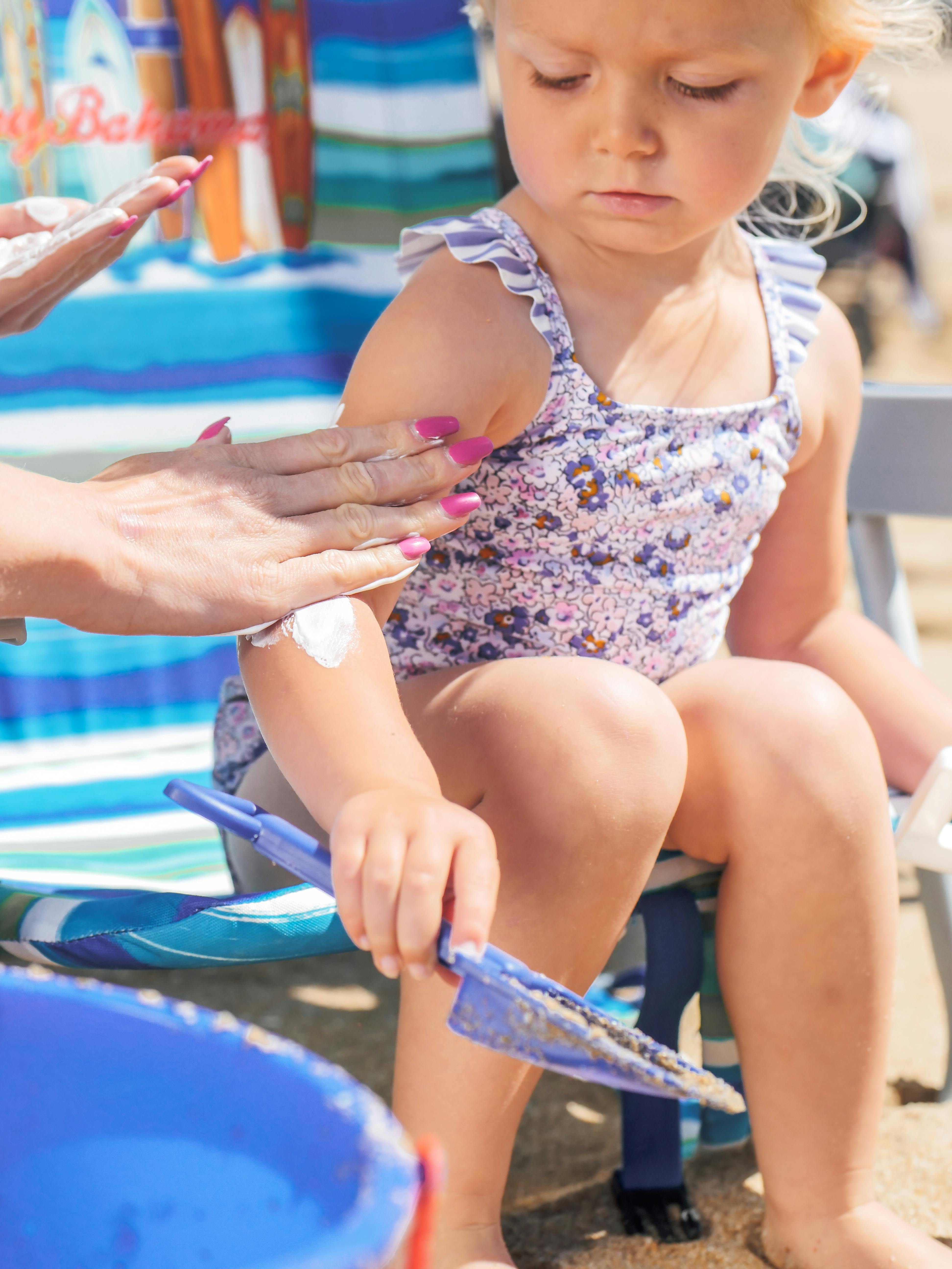 Produsul SPF trebuie aplicat într-o cantitate generoasă. sursa foto pexels.com