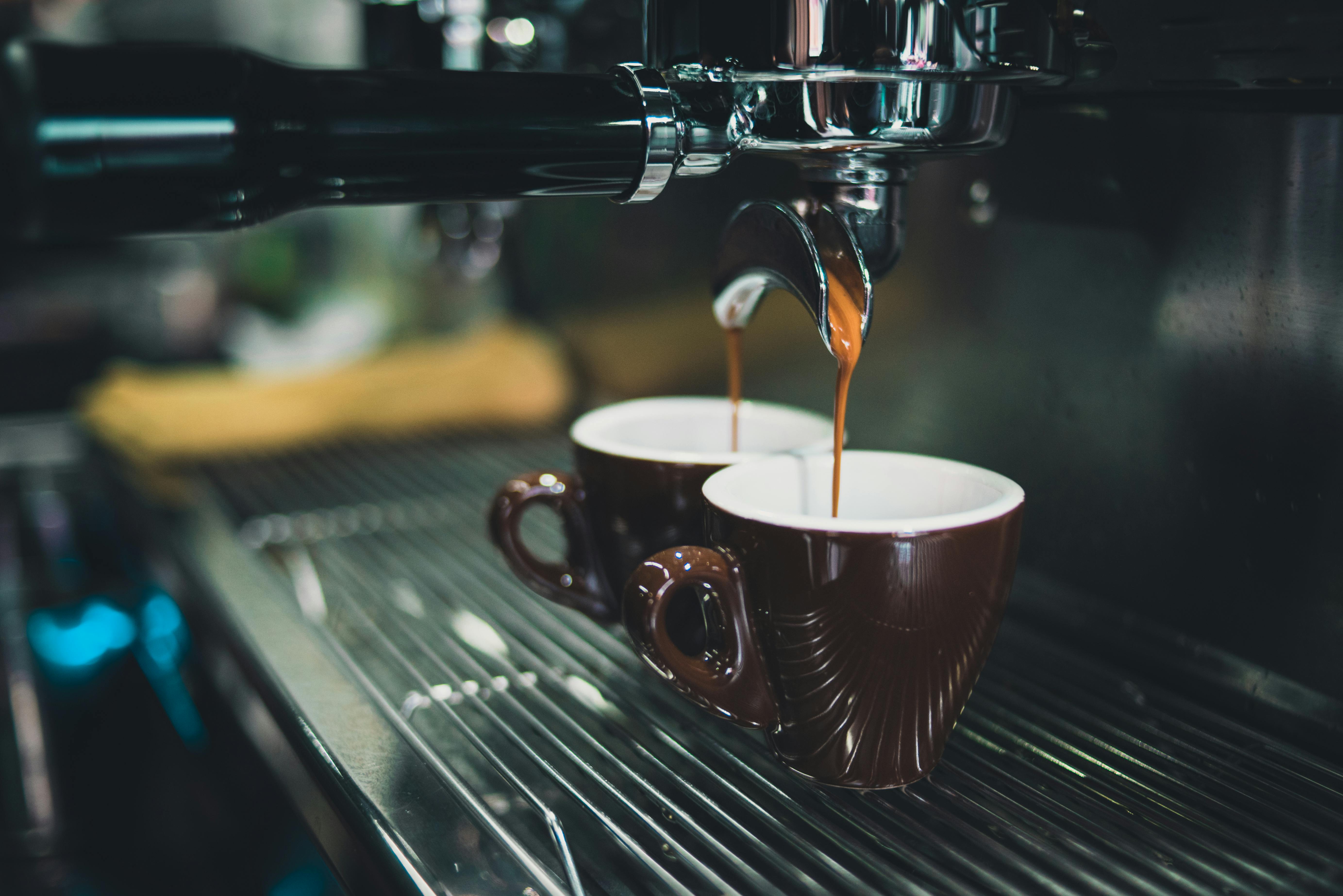 Cafeaua caldă se absoarbe mai repede în organism. sursa foto pexels.com