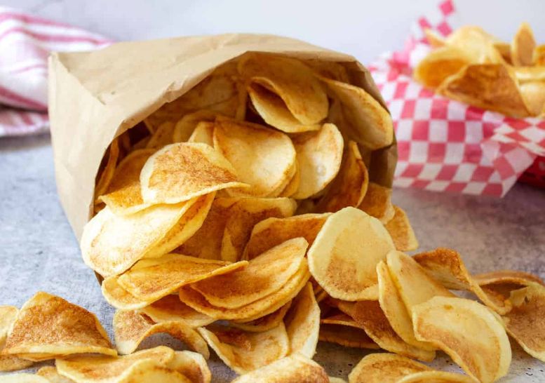Cum prepari chipsuri în casă. Mult mai sănătoase decât cele din comerț