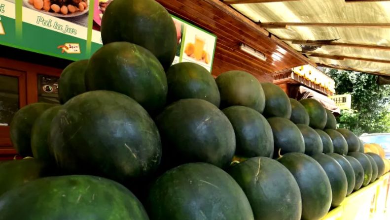 S-au copt primii pepeni de Dăbuleni. De ce e bine să-i consumi vara