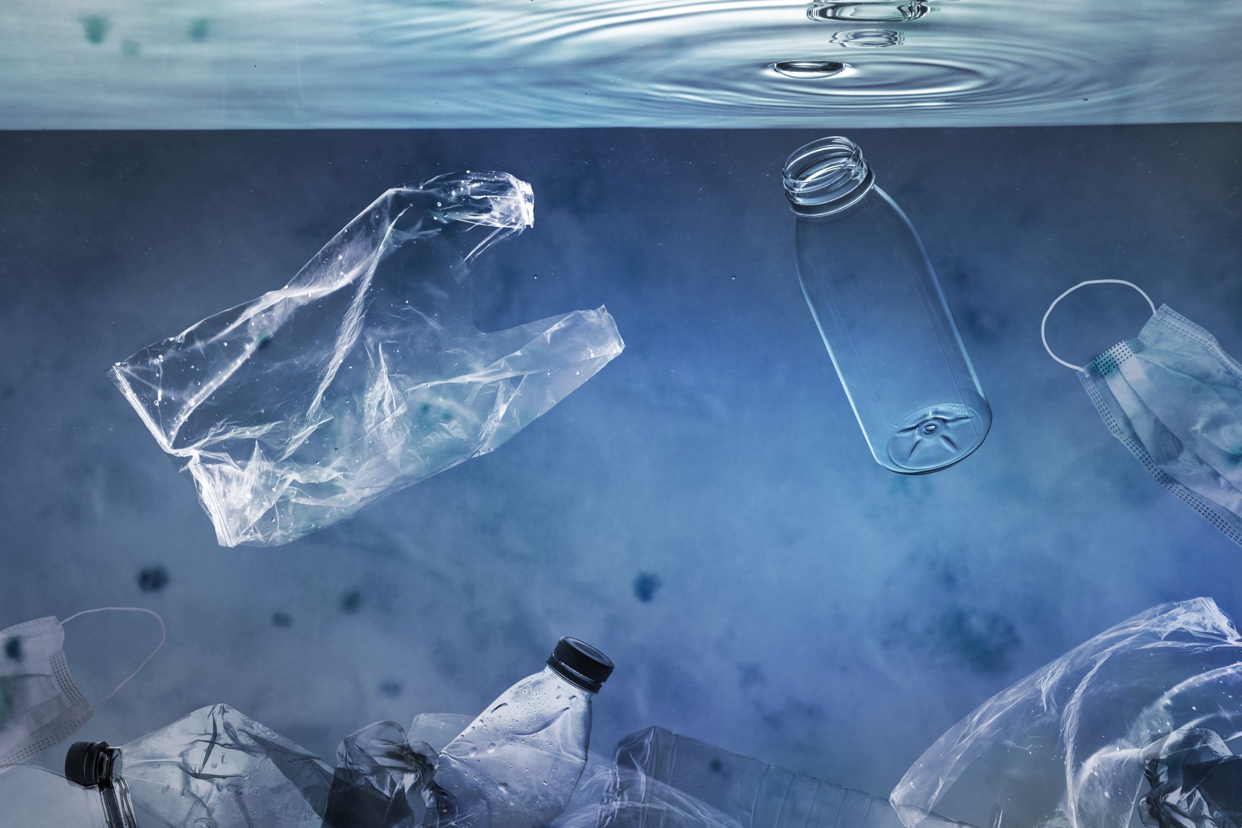 Microplasticele din ambalake pot cauza cancer. sursa foto freepik.com