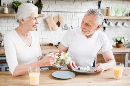 Ce să consumi la vârsta de 50 de ani. Sfaturi de la un nutriționist celebru