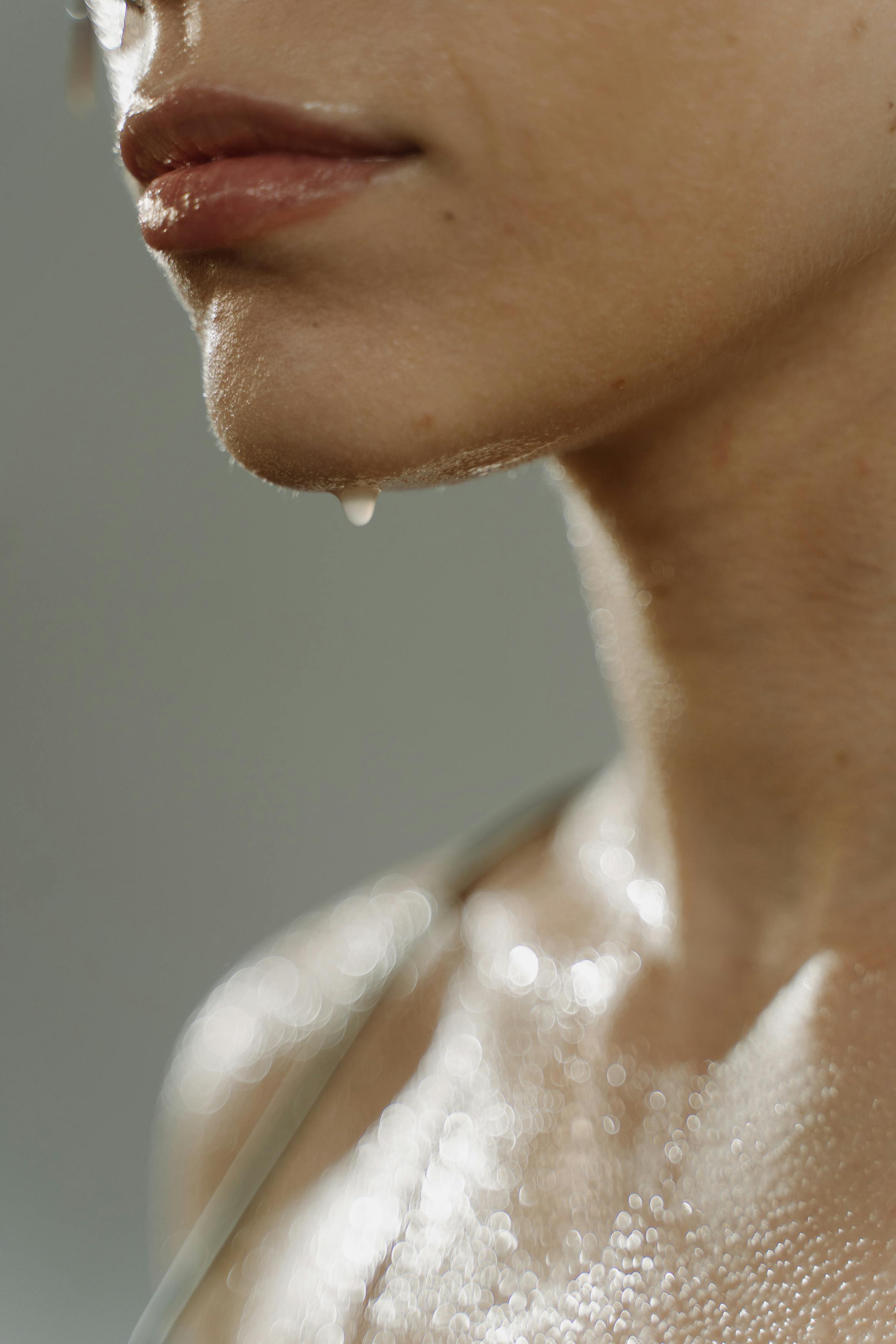 Dacă îți este prea cald, mai ales tot timpul, mergi la medic. sursa foto pexels.com