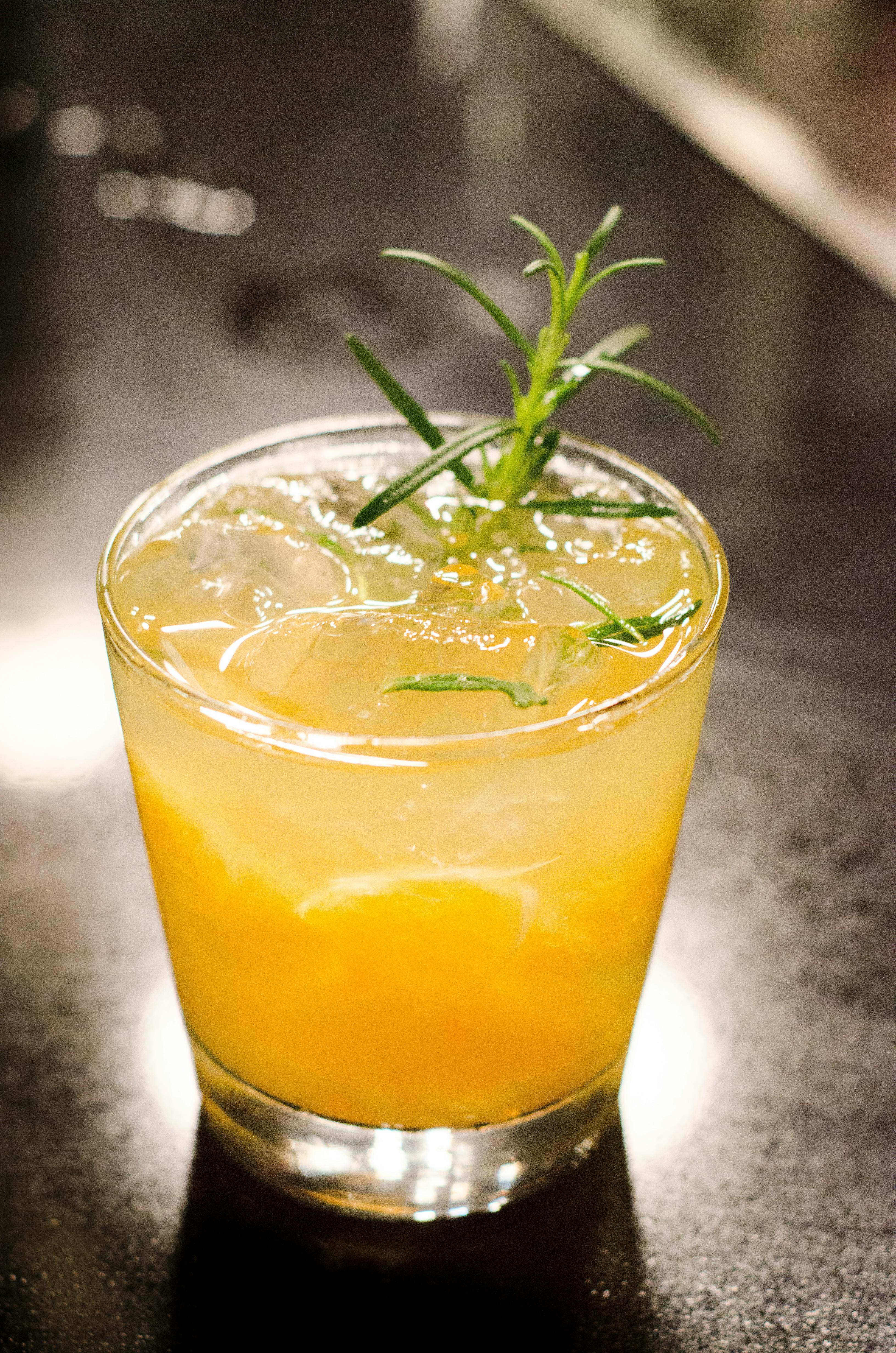 Vindecă sau nu cocktailul cu cortizol o afecțiune reală? sursa foto pexels.com
