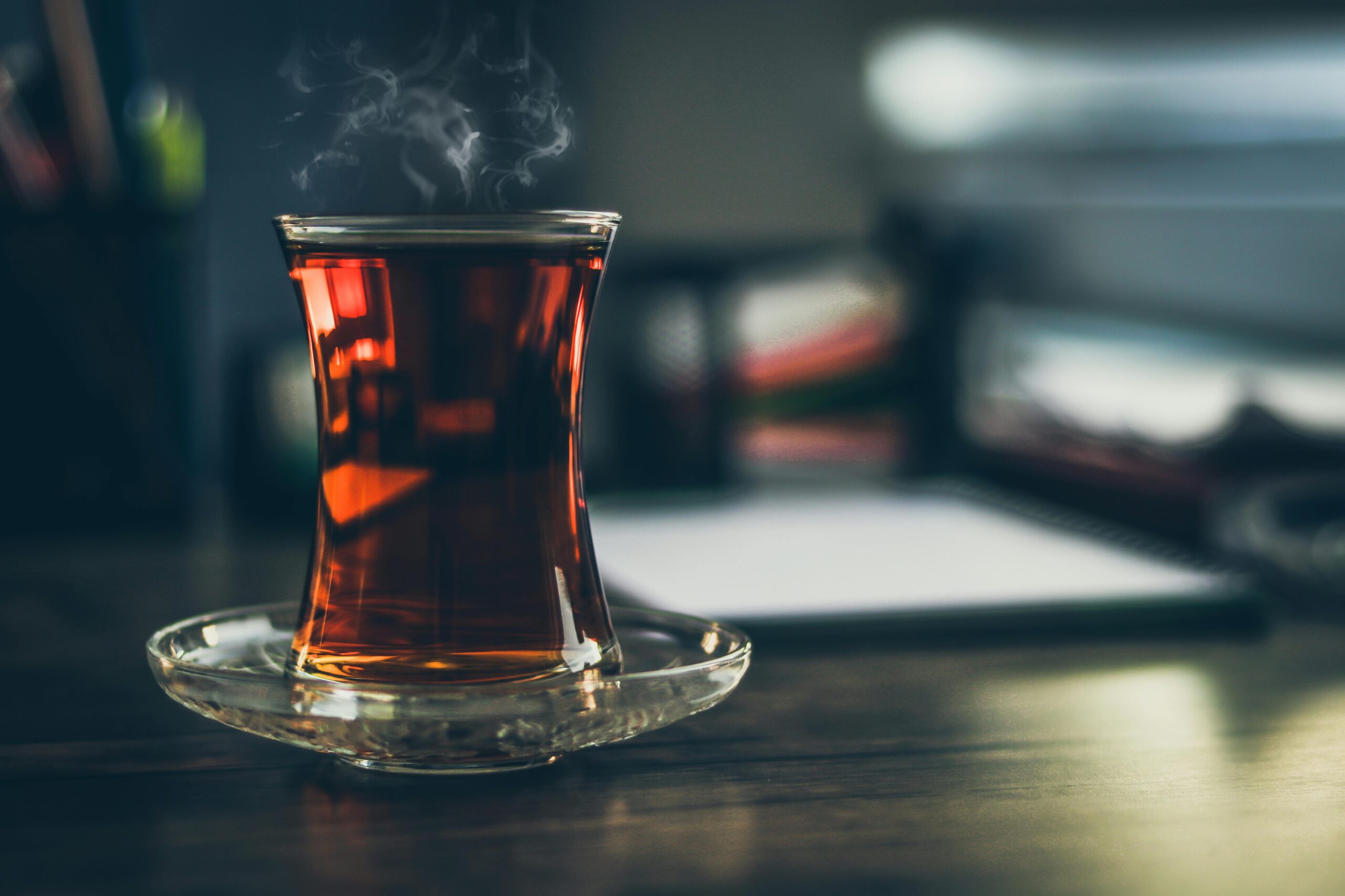 Ceaiul negru poate fi înlocuit cu alte alimente care conțin flavonoide. sursa foto pexels.com