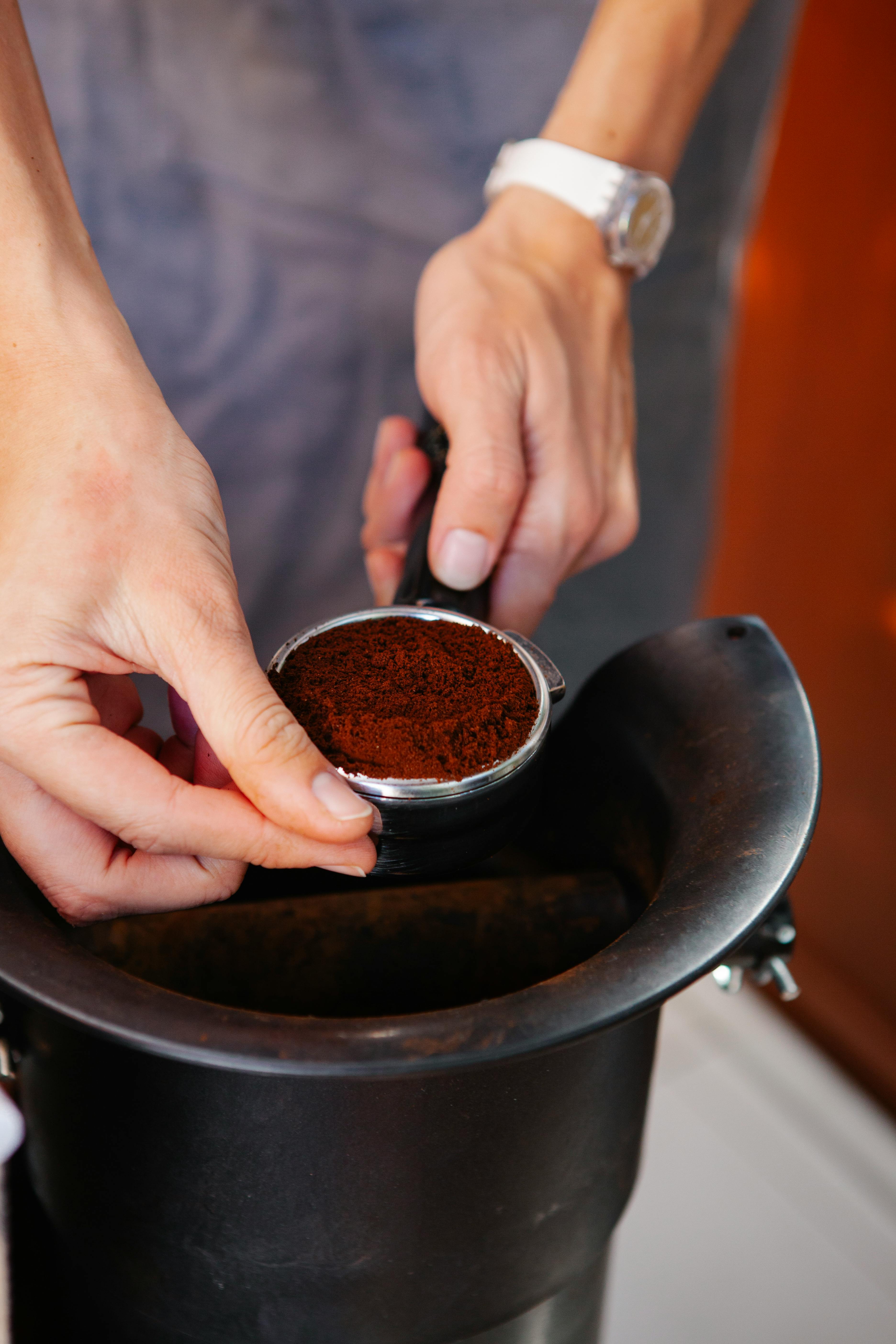 Zațul de cafea ar putea fi folosit în construcții. sursa foto pexels.com