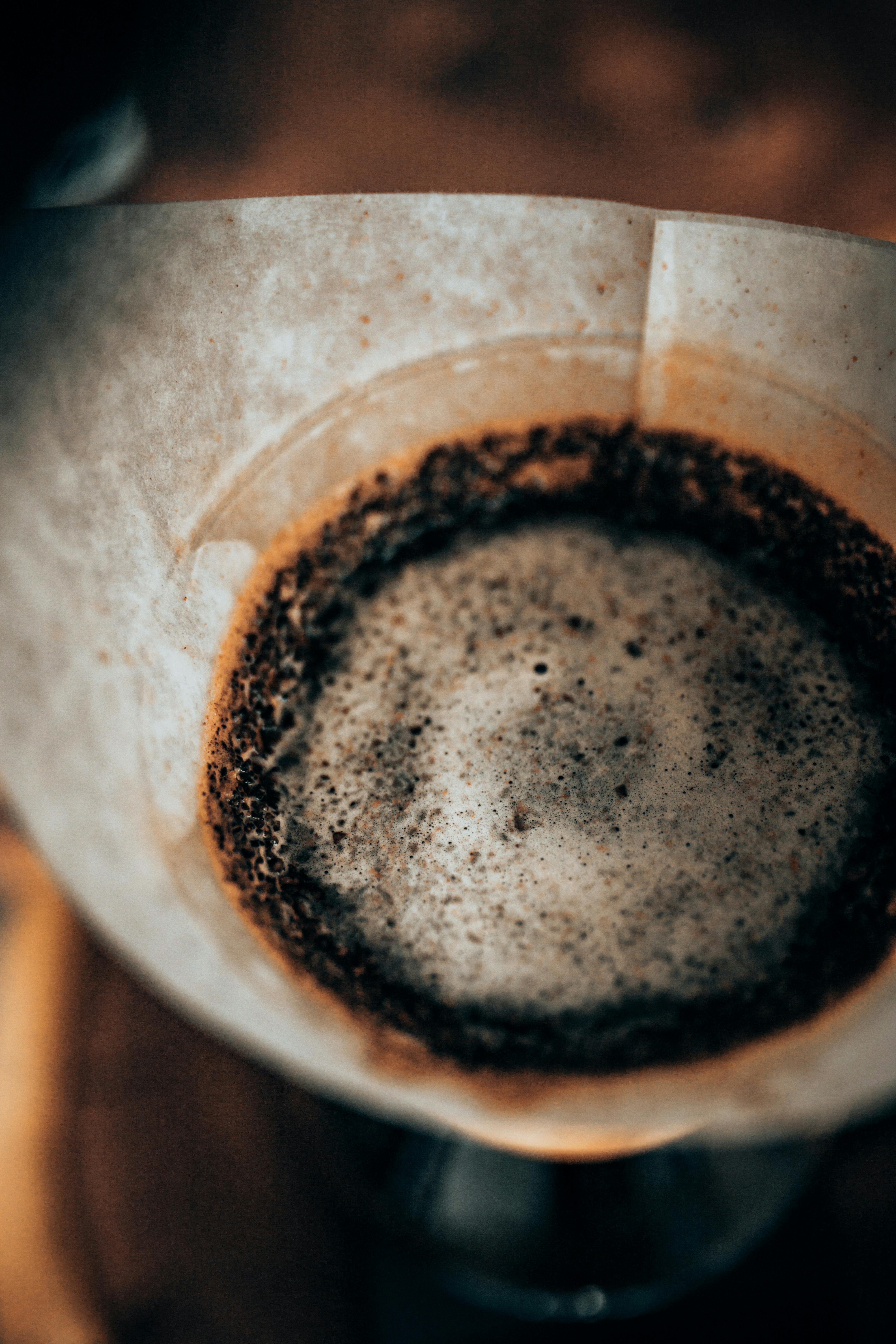 Zațul de cafea trece prin procesul de piroliză înainte de a fi pus în ciment. sursa foto pexels.com
