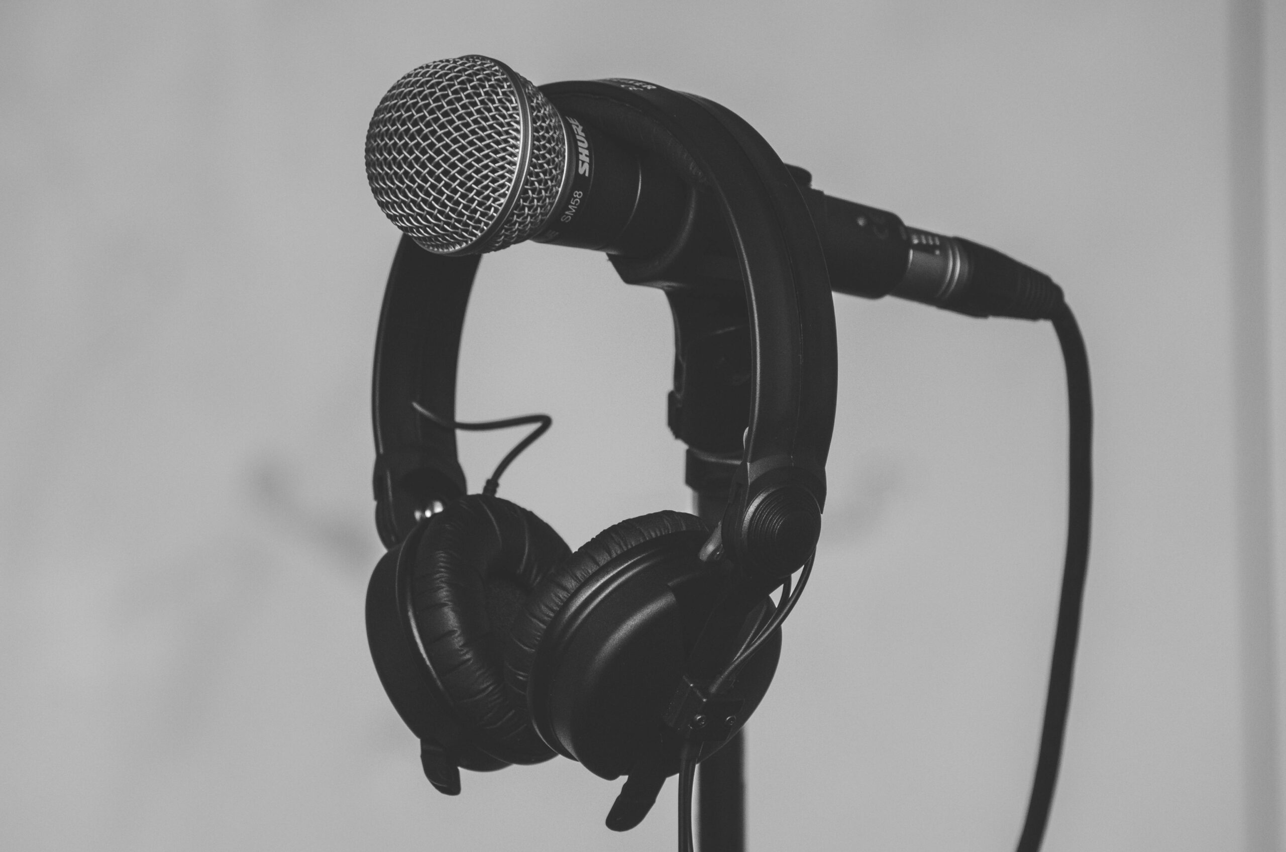 Există un procent mic de oameni care nu iubesc și nu ascultă muzică. sursa foto pexels.com