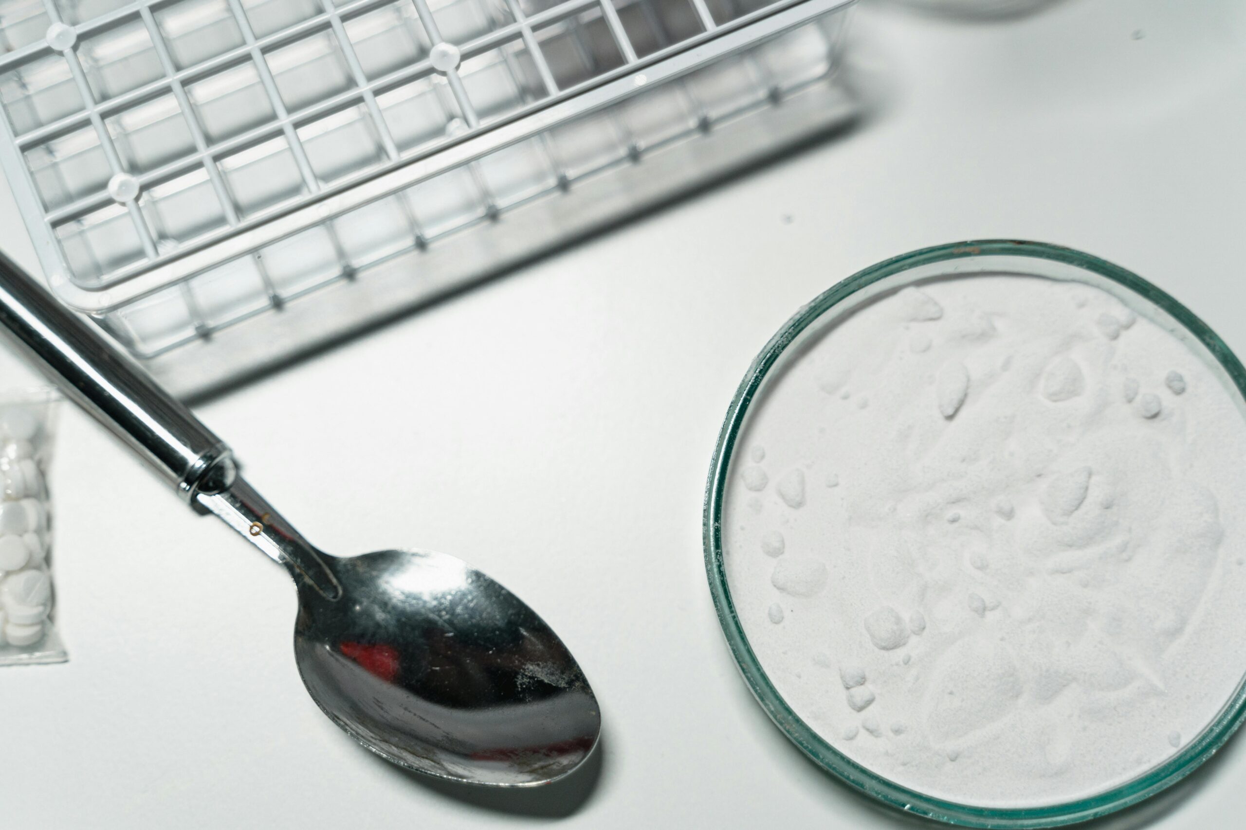 Dioxidul de titan face alimentele și cosmeticele să pară mai albe. sursa foto pexels.com