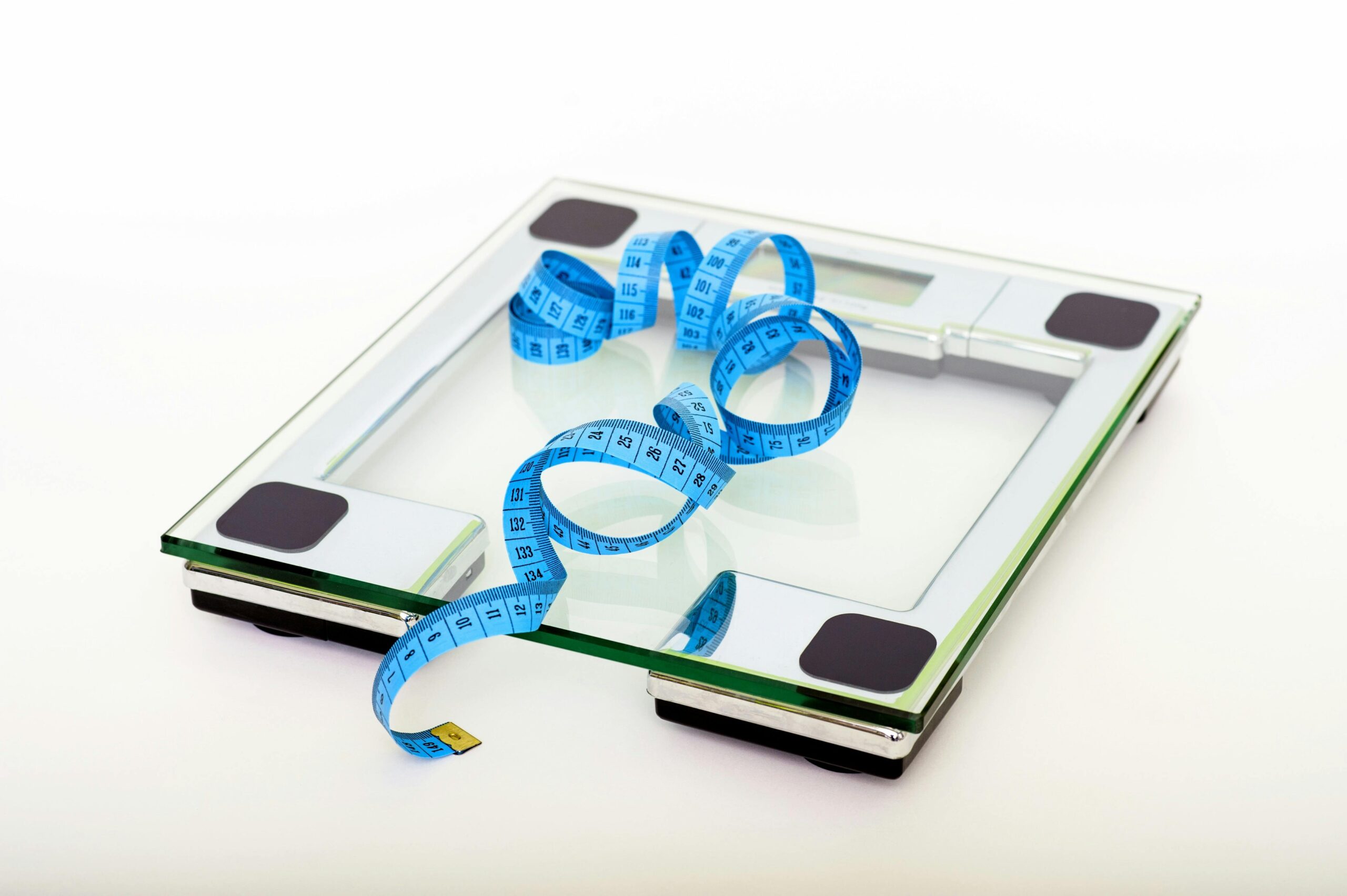 Persoanele care țin o dietă curată ard mai puține grăsimi decât cei care mai mănâncă și alimente ultraprocesate. sursa foto pexels.com