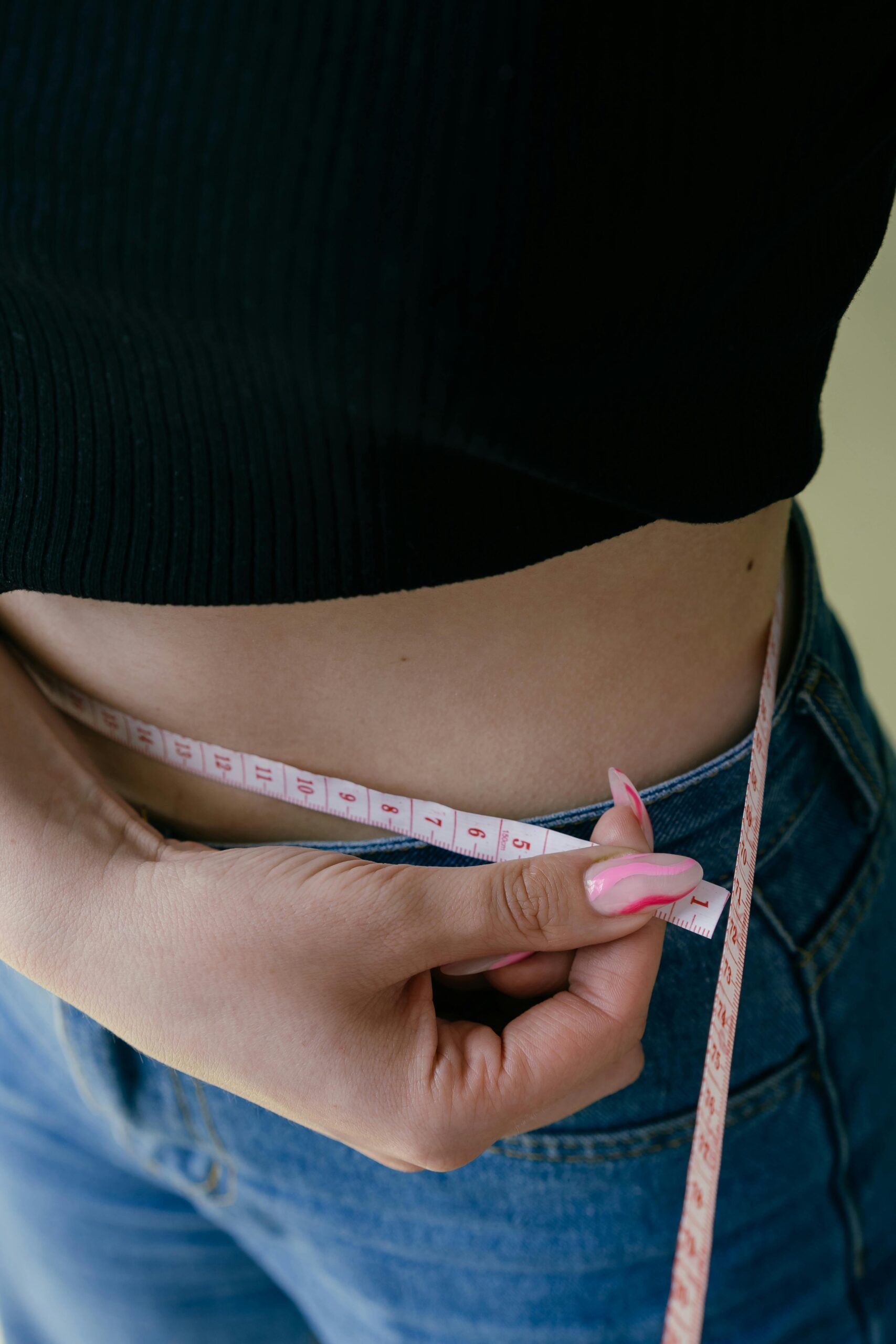 Un consum cât mai scăzut de alimente ultraprocesate ajută la slăbit. sursa foto pexels.com