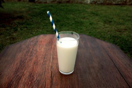 Lapte integral vs. lapte degresat: care este mai sănătos pentru inimă?