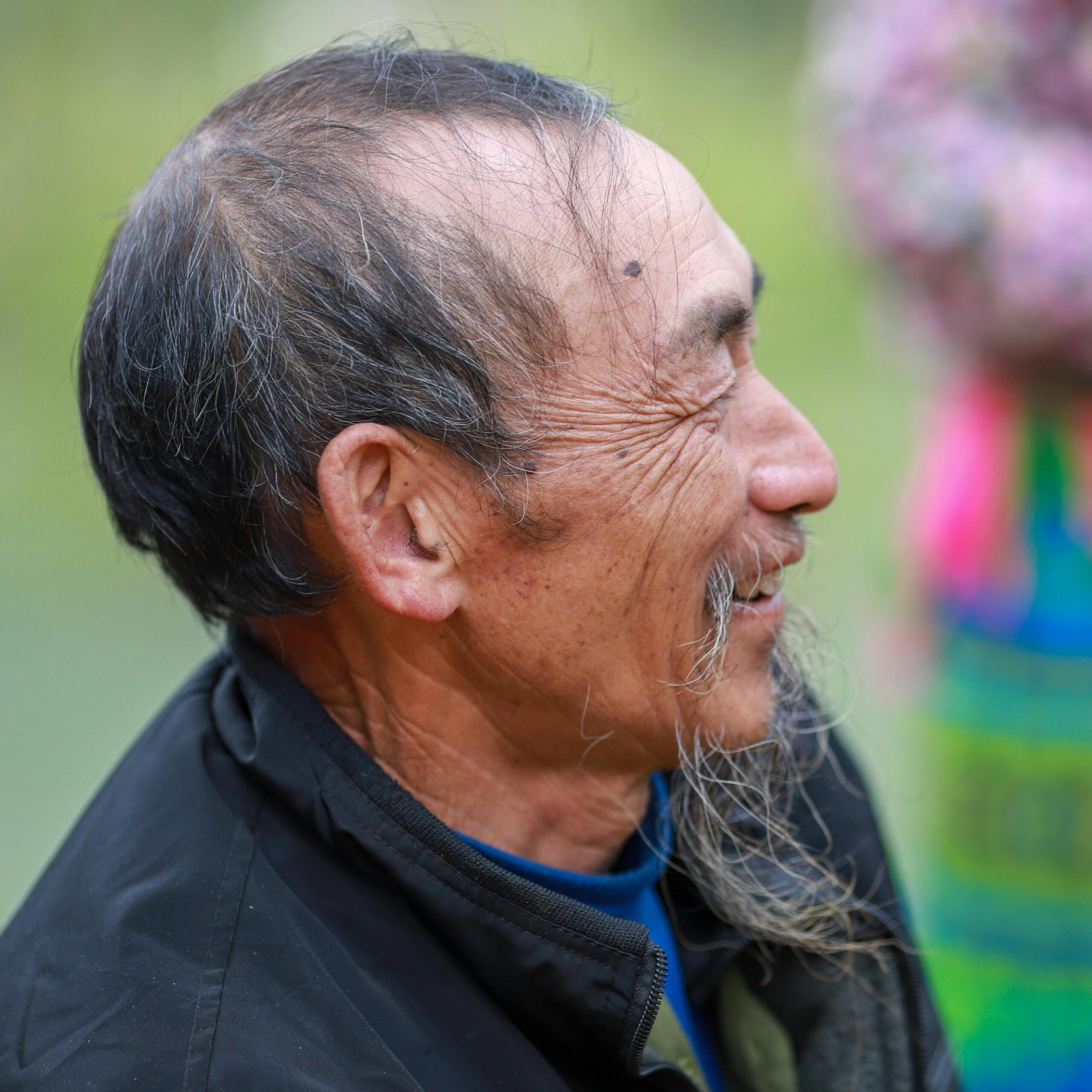 De ce ne cade părul? sursa foto pexels.com