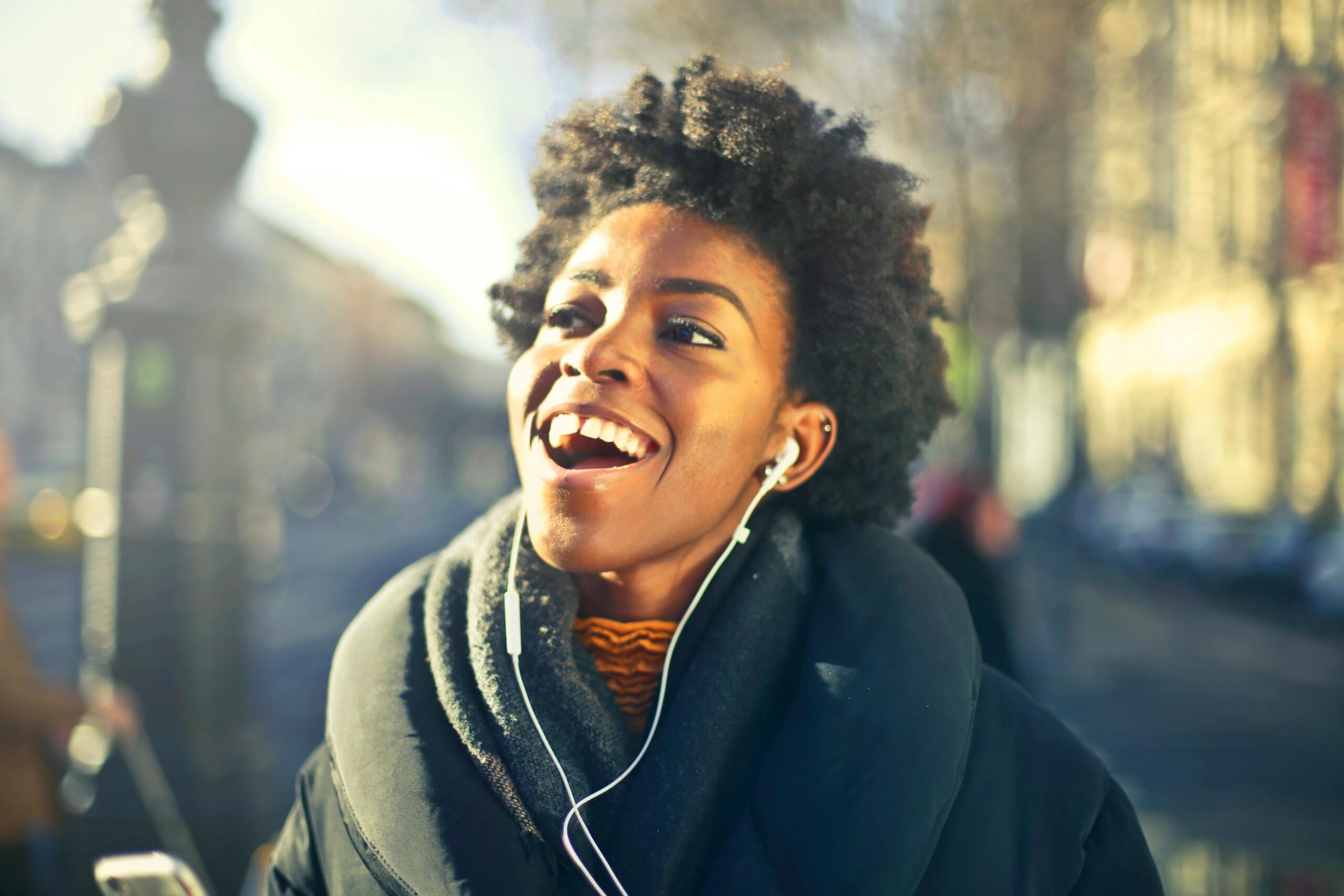 Playlist-ul de muzică ar putea ascunde leacul pentru răul de mișcare. sursa foto pexels.com