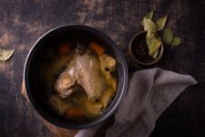 Rețeta ardelenească de ciorba de pui cu legume
