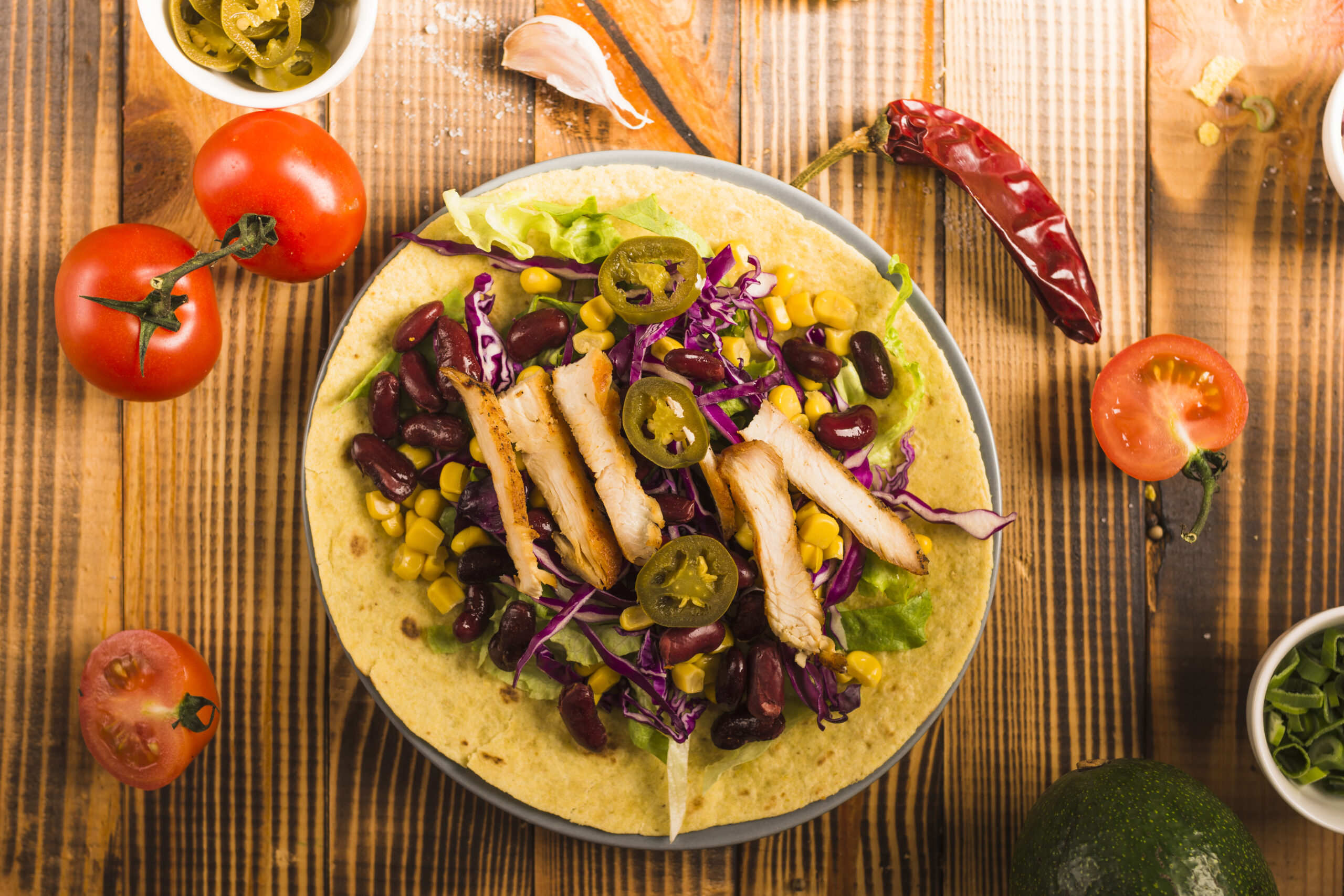Rețetă de legume mexicane cu pui. sursa foto freepik.com