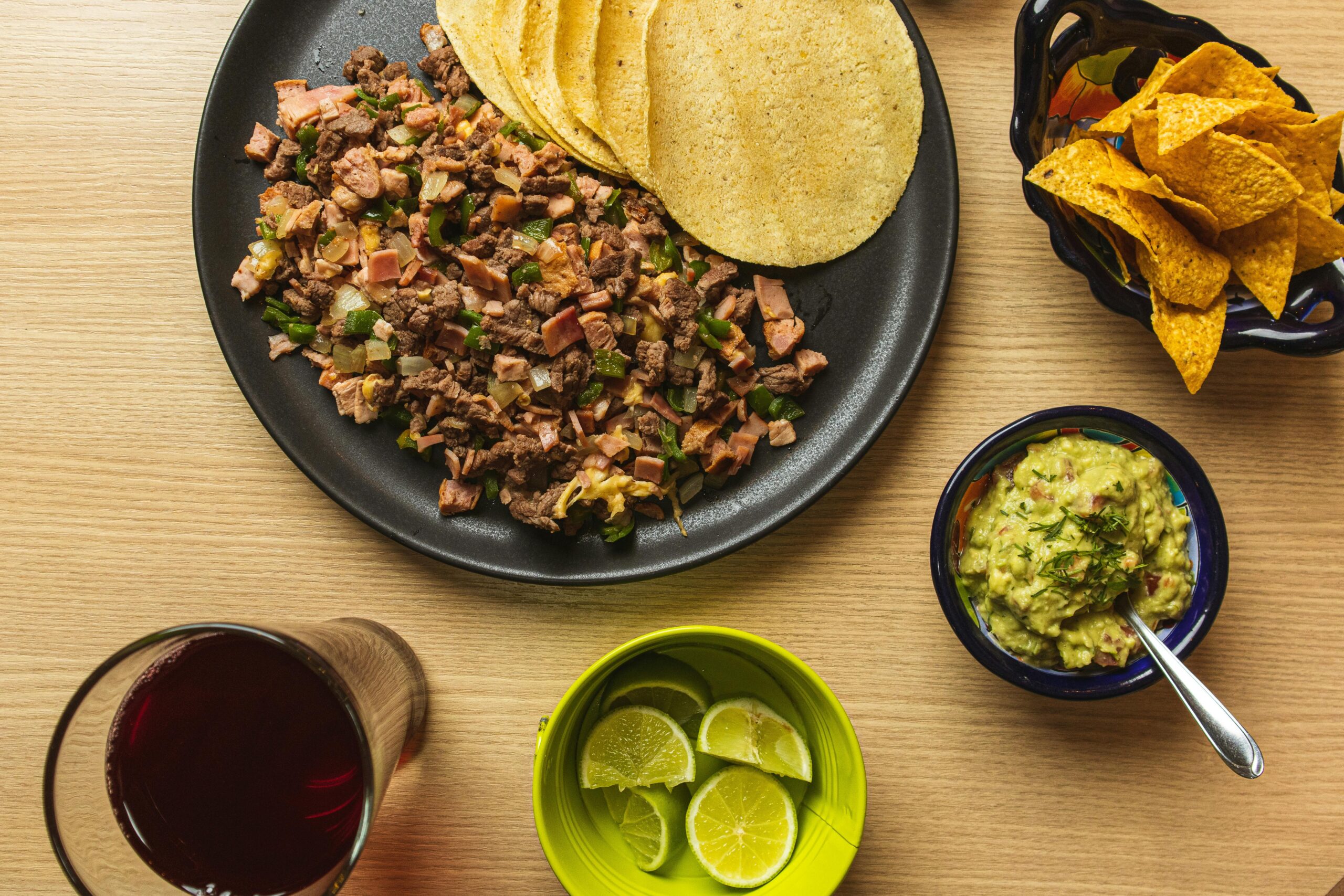 Cum faci rețeta clasică de legume mexicane cu pui. sursa foto pexels.com