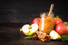 Rețetă dulceața de mere cu nuci, delicatesa toamnei care aduce gustul copilăriei în borcane