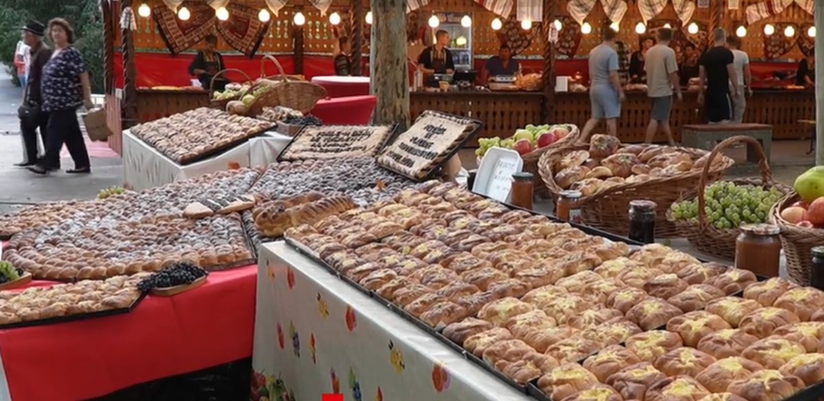 Festivalul Plăcintelor aduce în Capitală aromele copilăriei. Atracția principală: o alivancă de 20 de metri