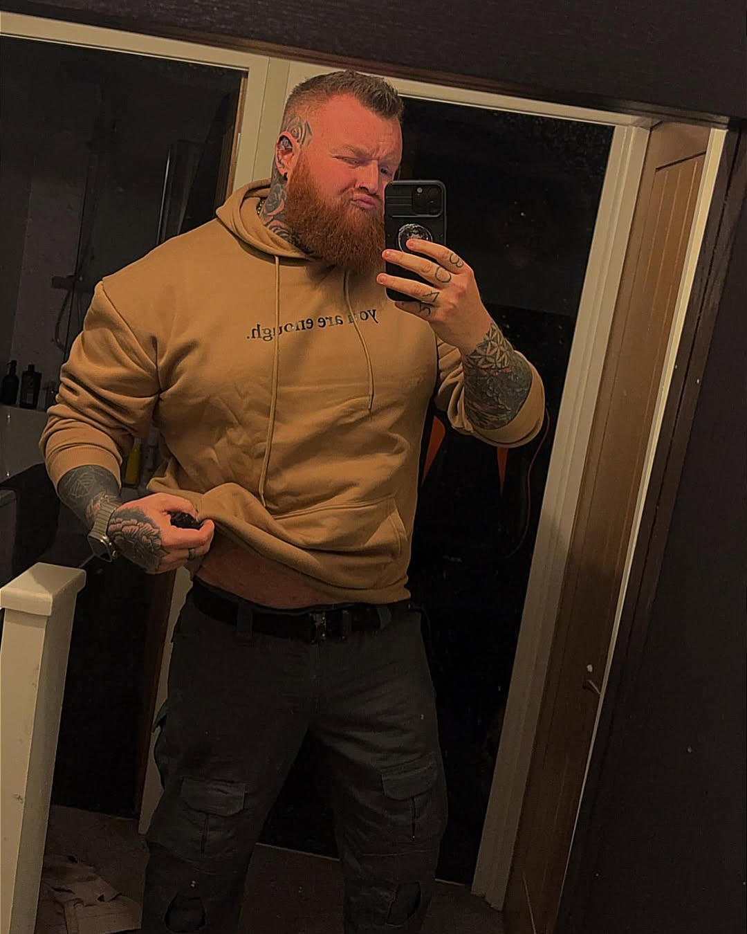 Nathan Rimmington, în vârstă de 33 de ani, a avut o poftă bruscă de Haribo. sursa foto Instagram