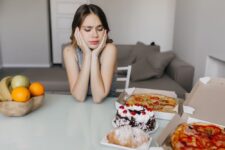 Ce se întâmplă cu corpul tău dacă mănânci cina după ora 20.00