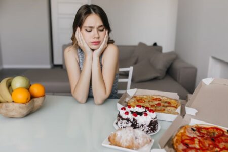 Ce se întâmplă cu corpul tău dacă mănânci cina după ora 20.00