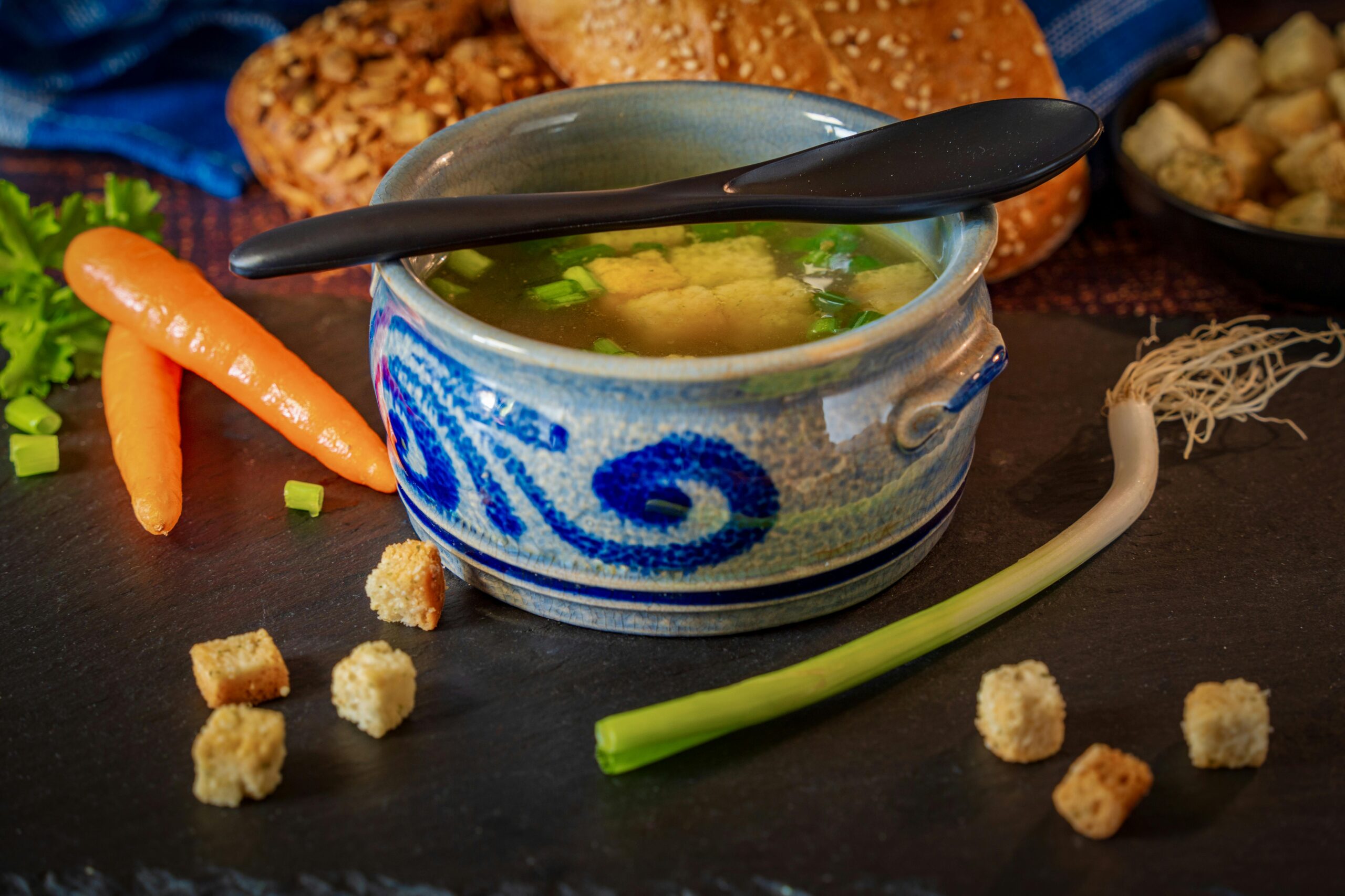 Lipsa luminii naturale, stresul cauzat de frig și alimentația modificată pot influența semnificativ activitatea sistemului endocrin. sursa foto pexels.com