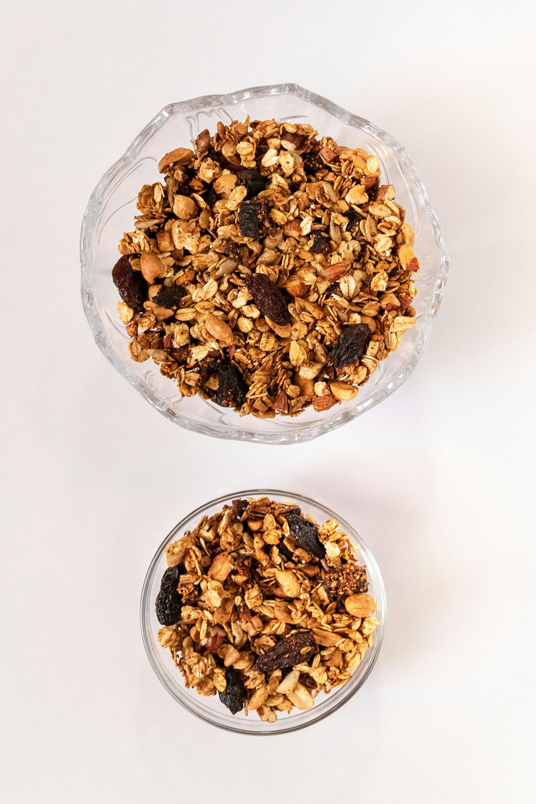 Poate fi folosit în terci (porridge), în smoothie-uri, în lapte sau alături de fructe, sursa foto pexels.com