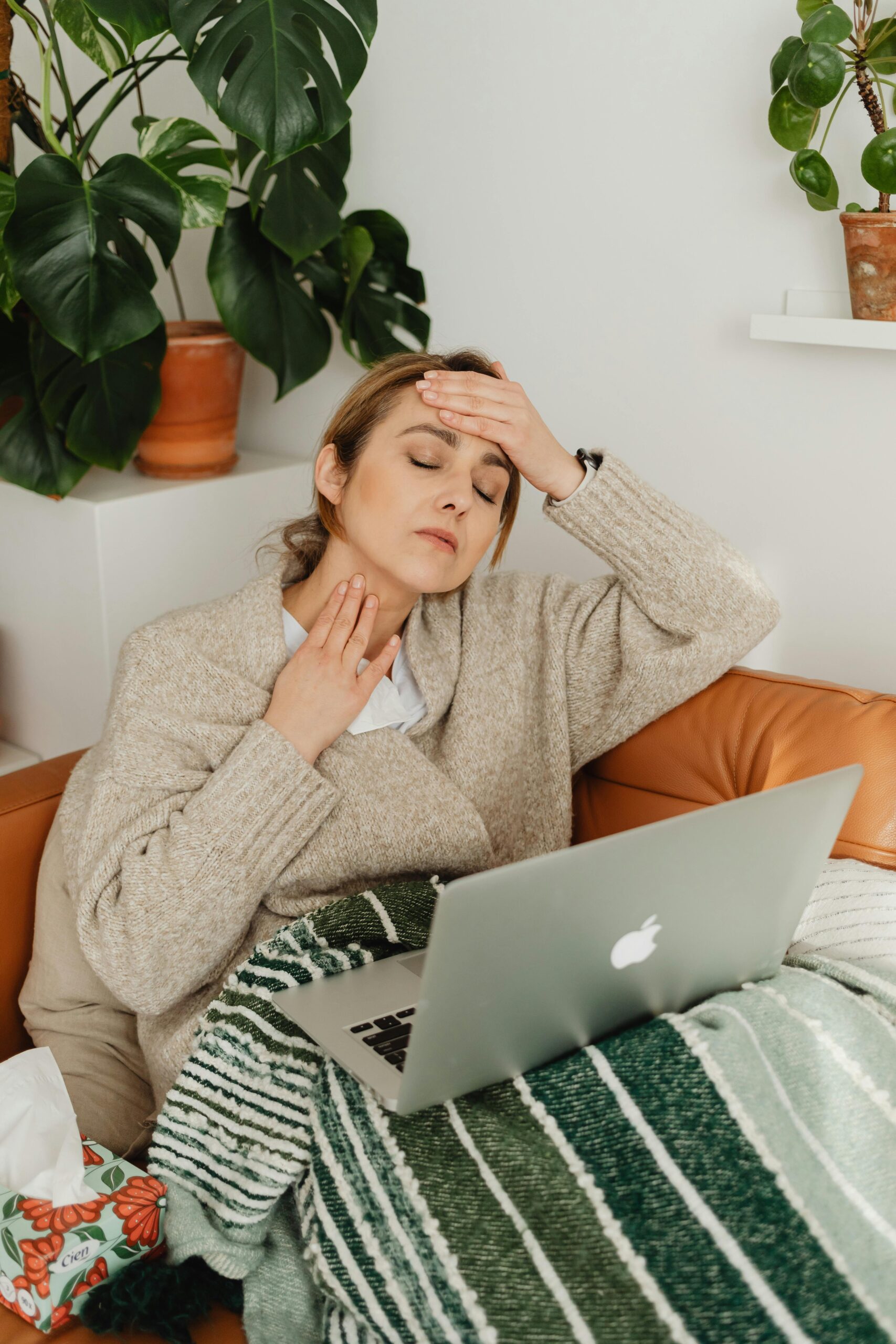 Unii oameni au confundat anumite forme de cancer tiroidian cu o simplă răceală prelungită. sursa foto pexels.com