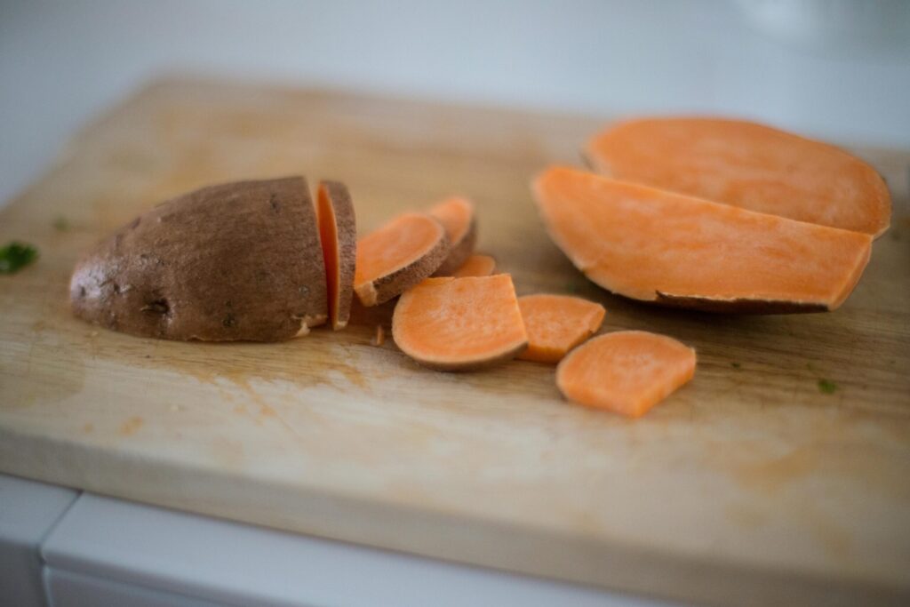 Poți mânca coaja de cartof dulce? sursa foto pexels.com