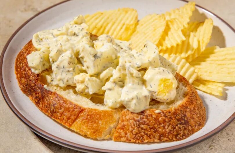 Salată de ouă cu doar 4 ingrediente – fără curățat ouă!